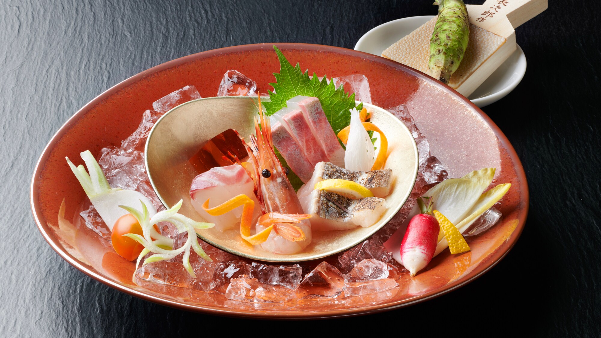 [Fresh seafood delivered directly from the Sea of Japan]