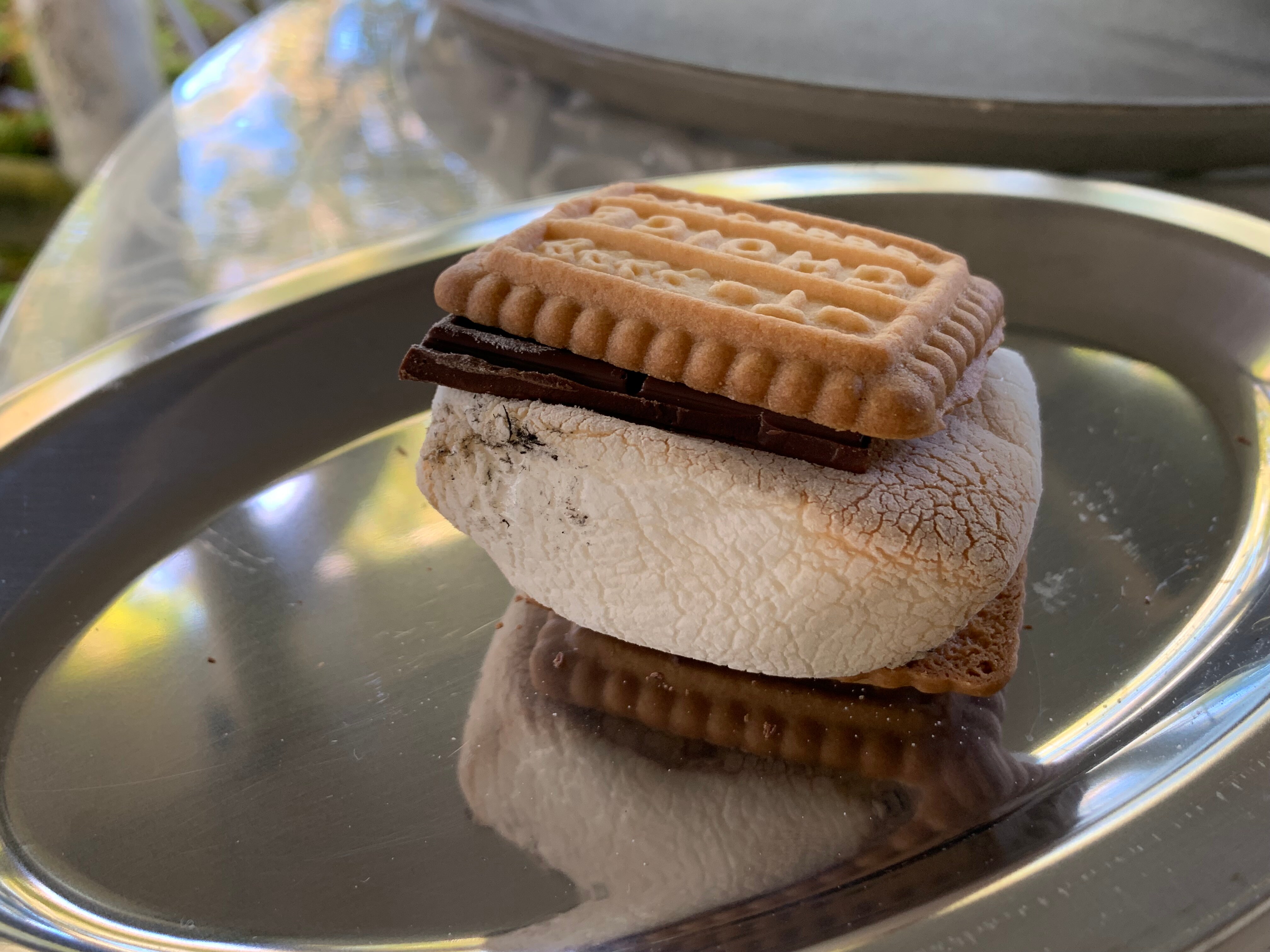 The warm sweet treat "S'mores" is complete