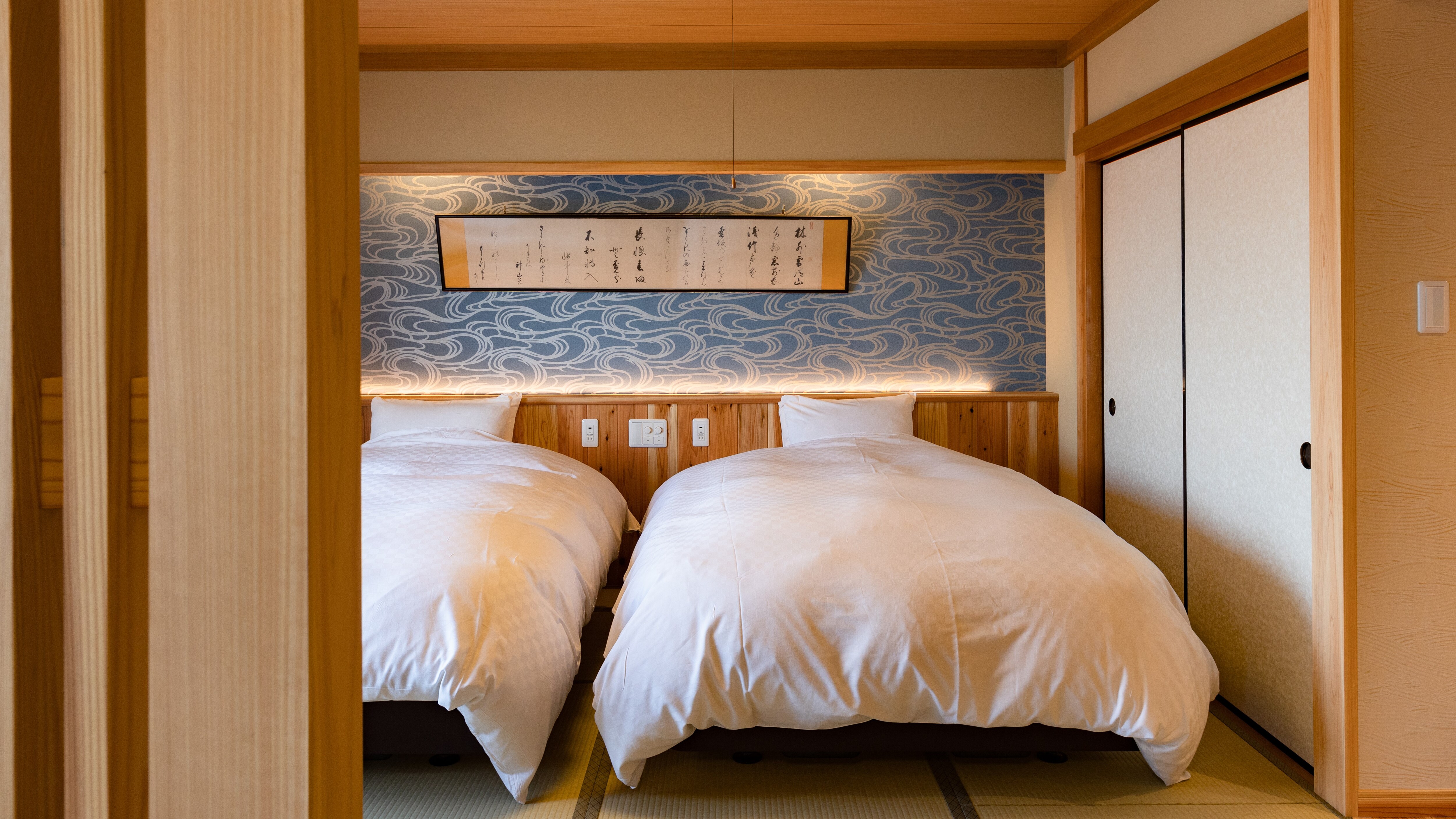 [Room with bed "Isononami"] A spacious room with a Japanese-style room and twin beds, renovated in January 2023.