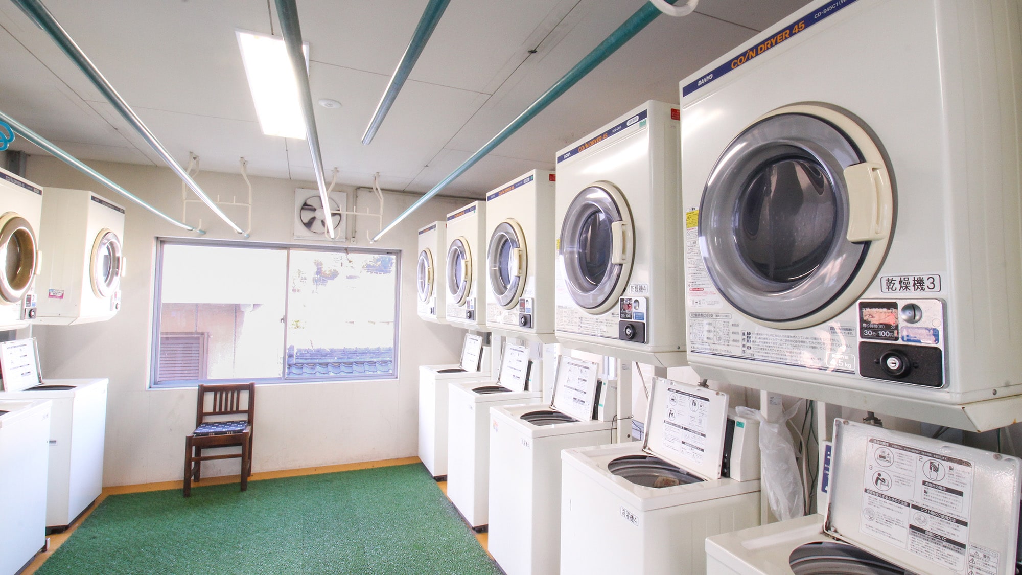 *[Example of facilities in the building] Coin laundry (fee required)