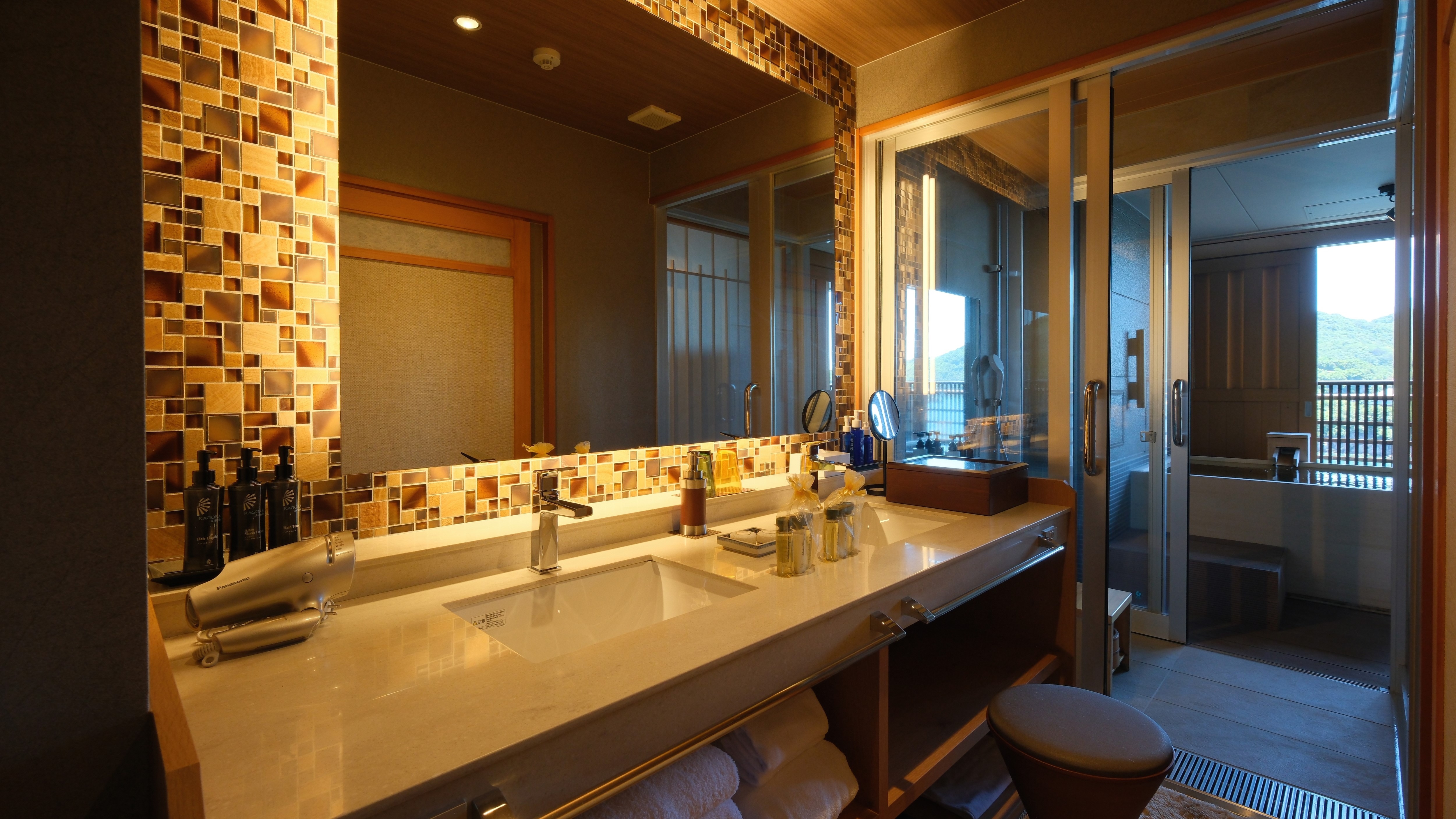 Suite lantai atas atas