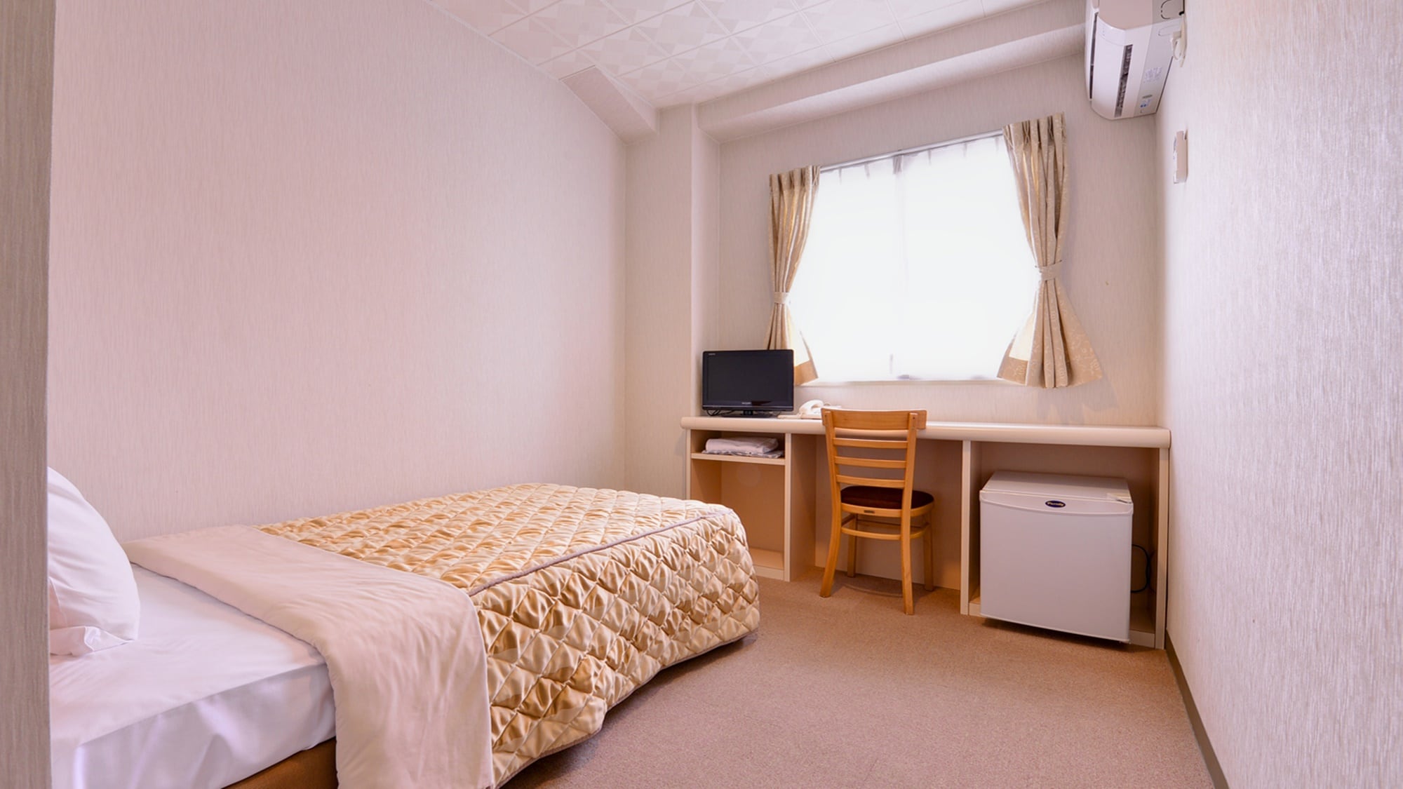*[Single room example] Free Wi-Fi available! A simple and comfortable room typical of a business hotel
