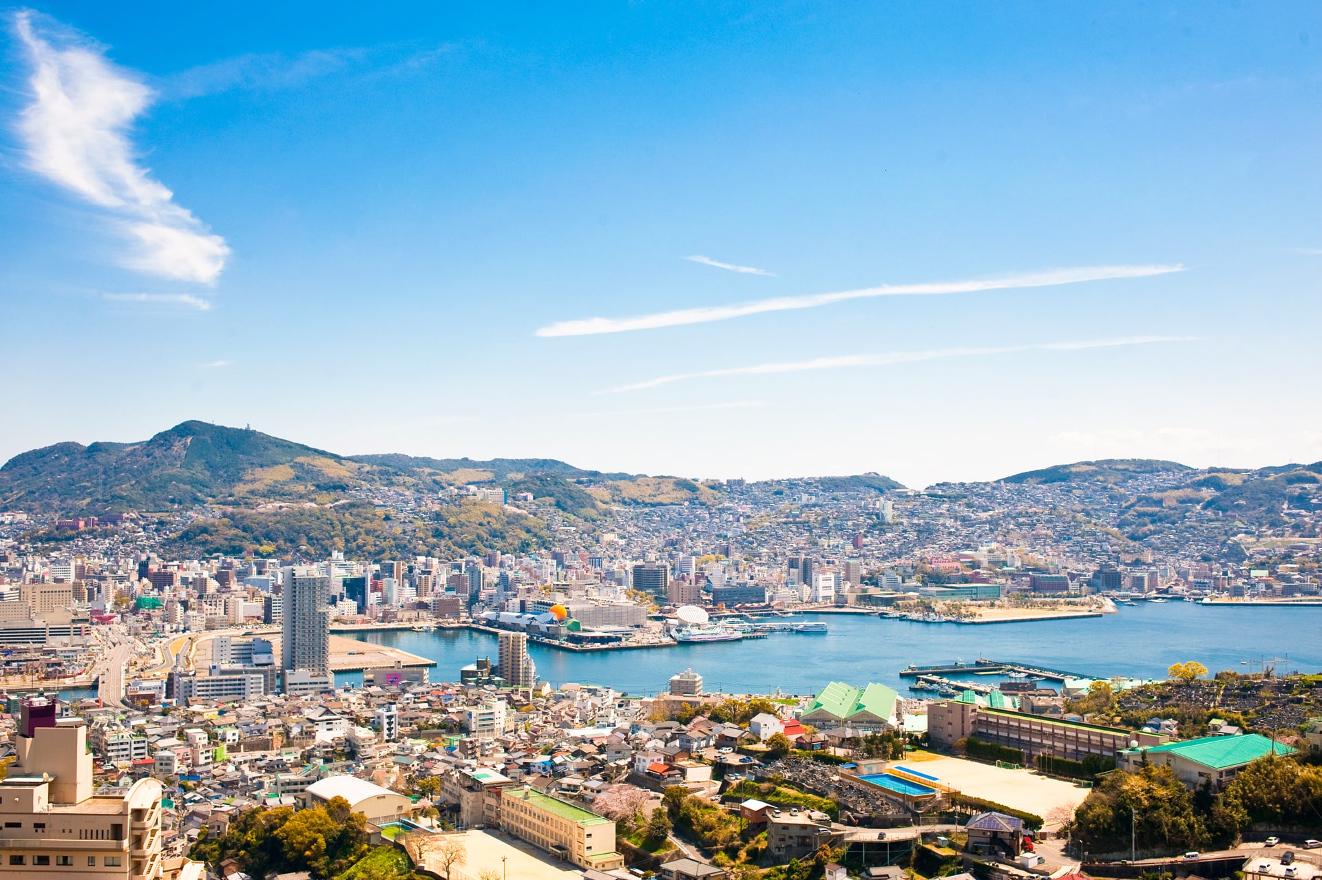 [ทิวทัศน์] วิวเมืองนางาซากิจากหน้าต่างบานใหญ่