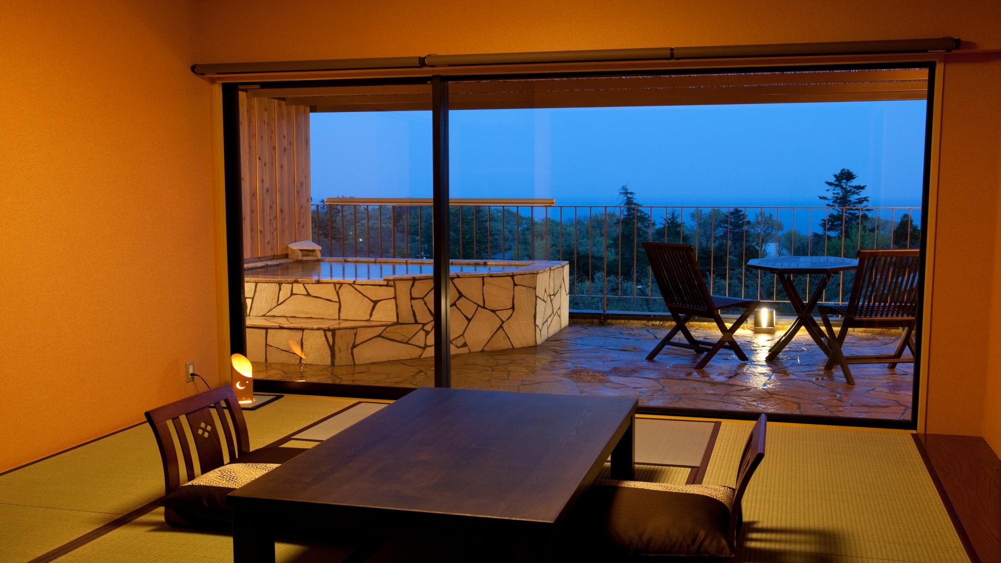 Guest rooms with open-air baths