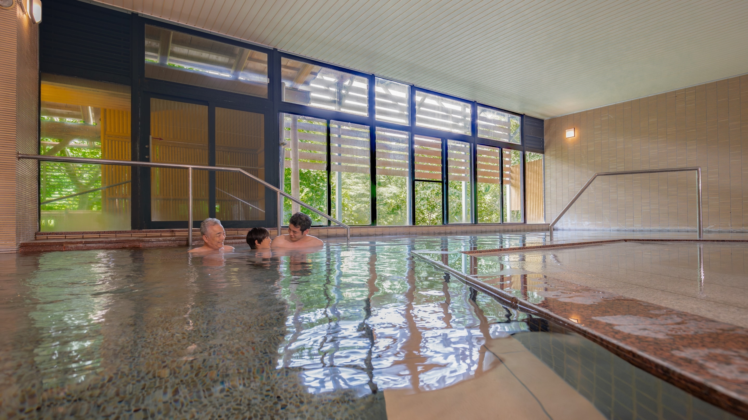 Large public bath (men and women alternate use)