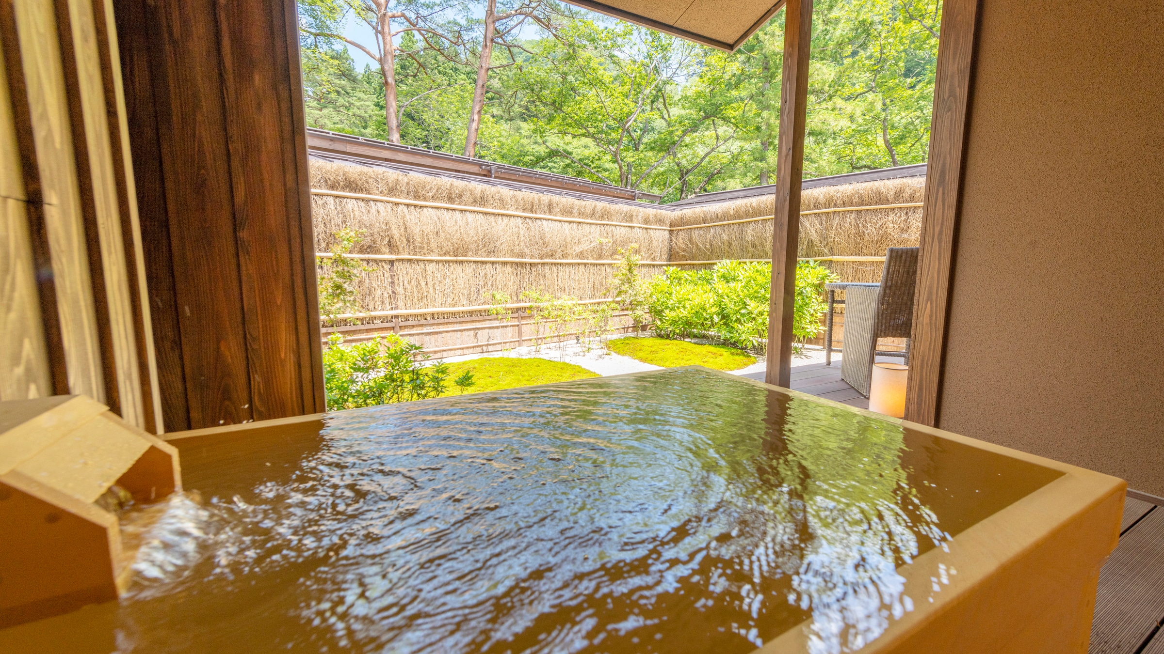[Separate maisonette] Includes an open-air natural hot spring bath overlooking the garden
