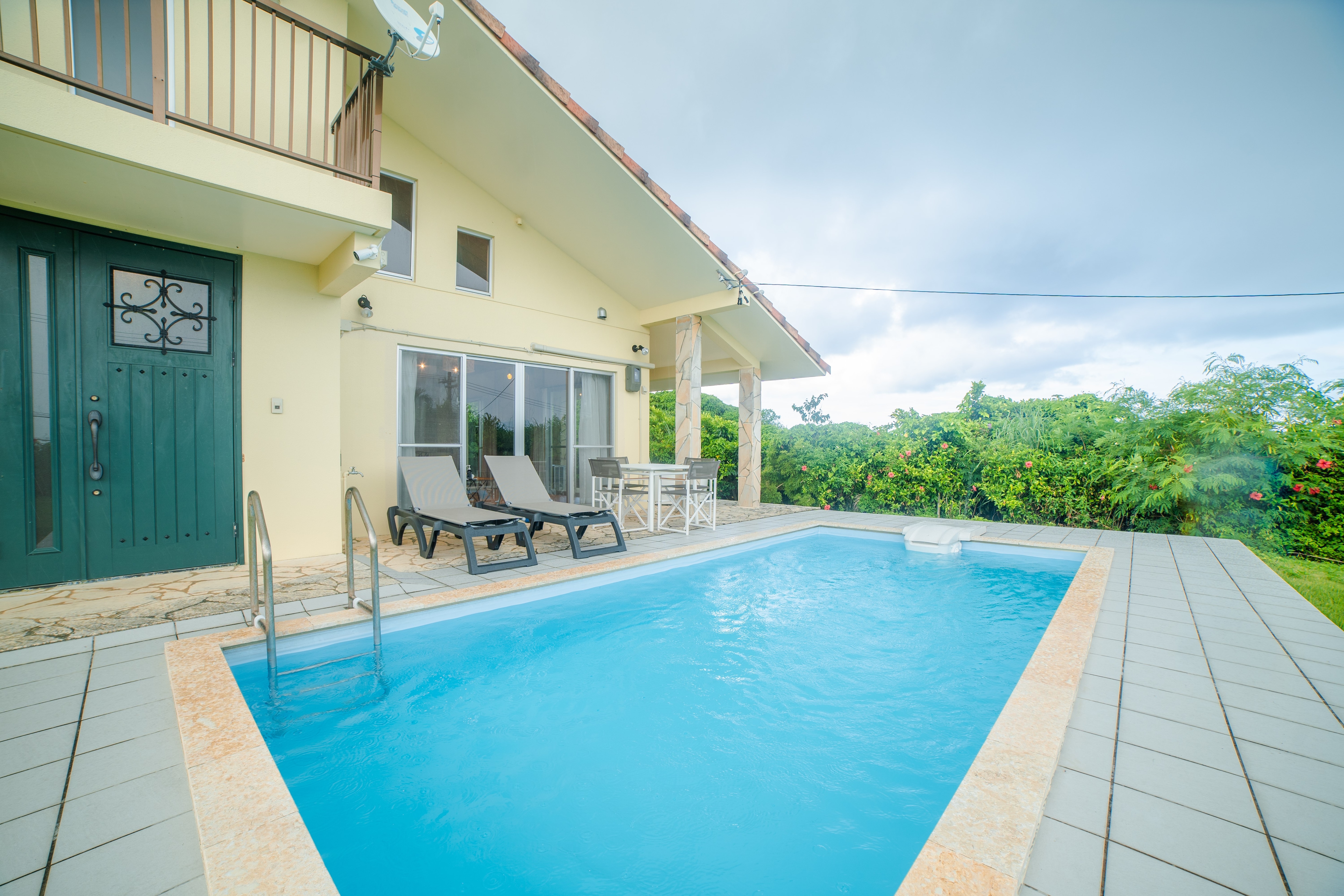 Renovation & times; Private pool building