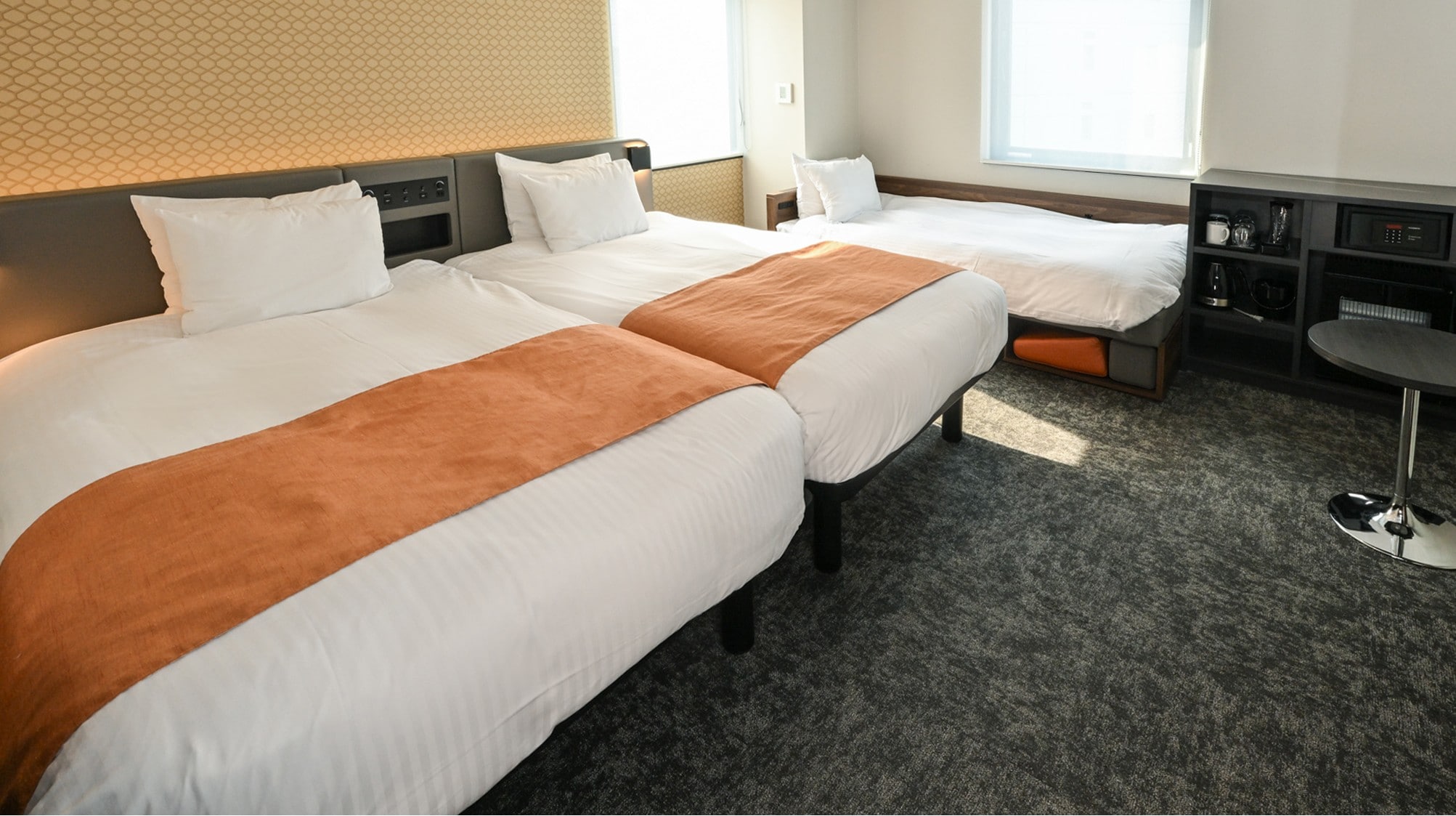 Hollywood Moderate Twin (3-person capacity)
