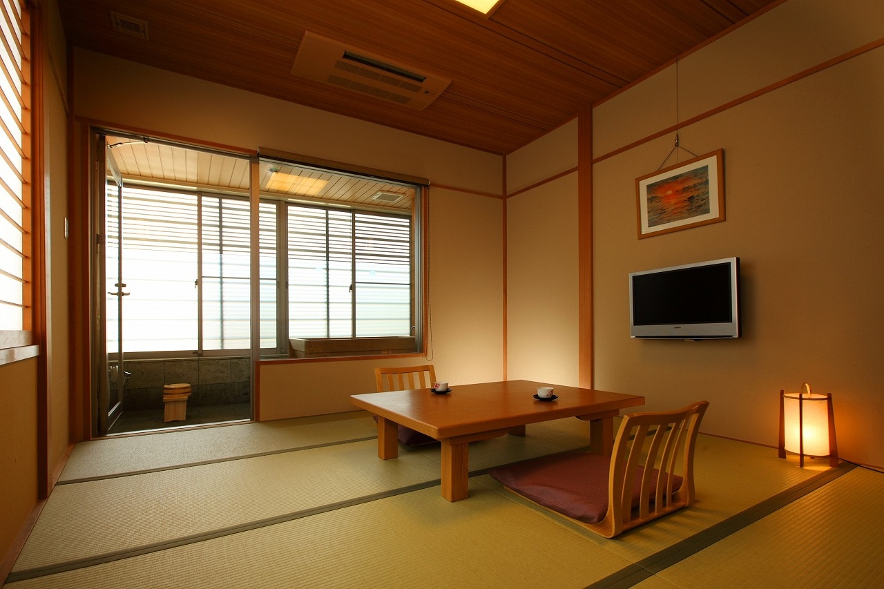 Japanese-style room with cypress bathtub, Tsubaki 2
