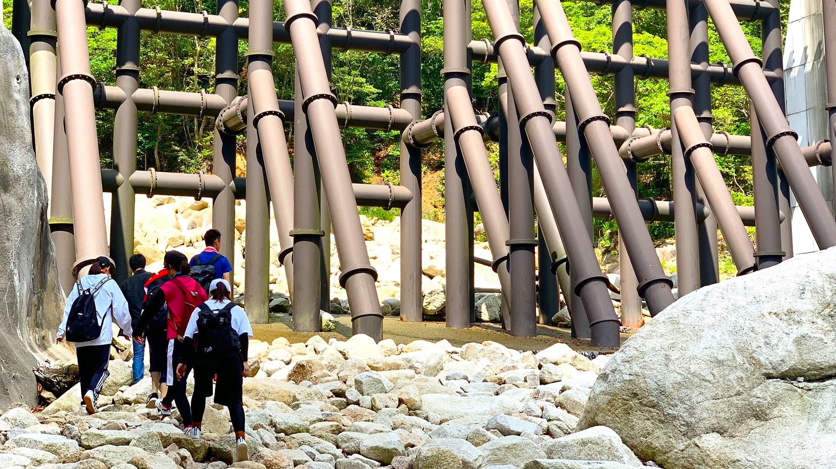 Bendungan besar di jalan belakang Gunung Gozaisho