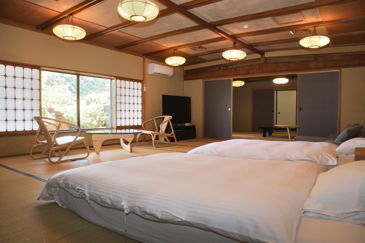  "ฮิโรชิเงะ" เตียงญี่ปุ่นดั้งเดิมพร้อมบ่อน้ำพุร้อนกลางแจ้ง (21 เสื่อทาทามิ + 12 เสื่อทาทามิ) ฮอนมะ
