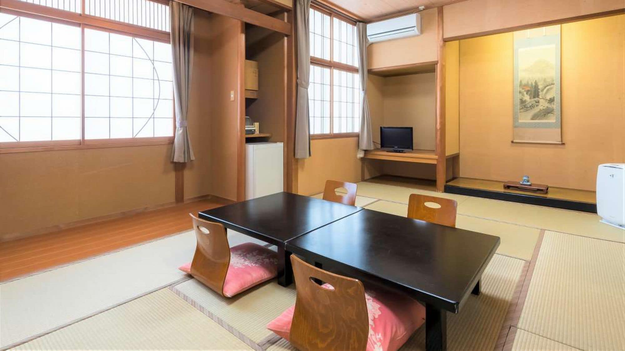 [East Building Japanese-style room example]