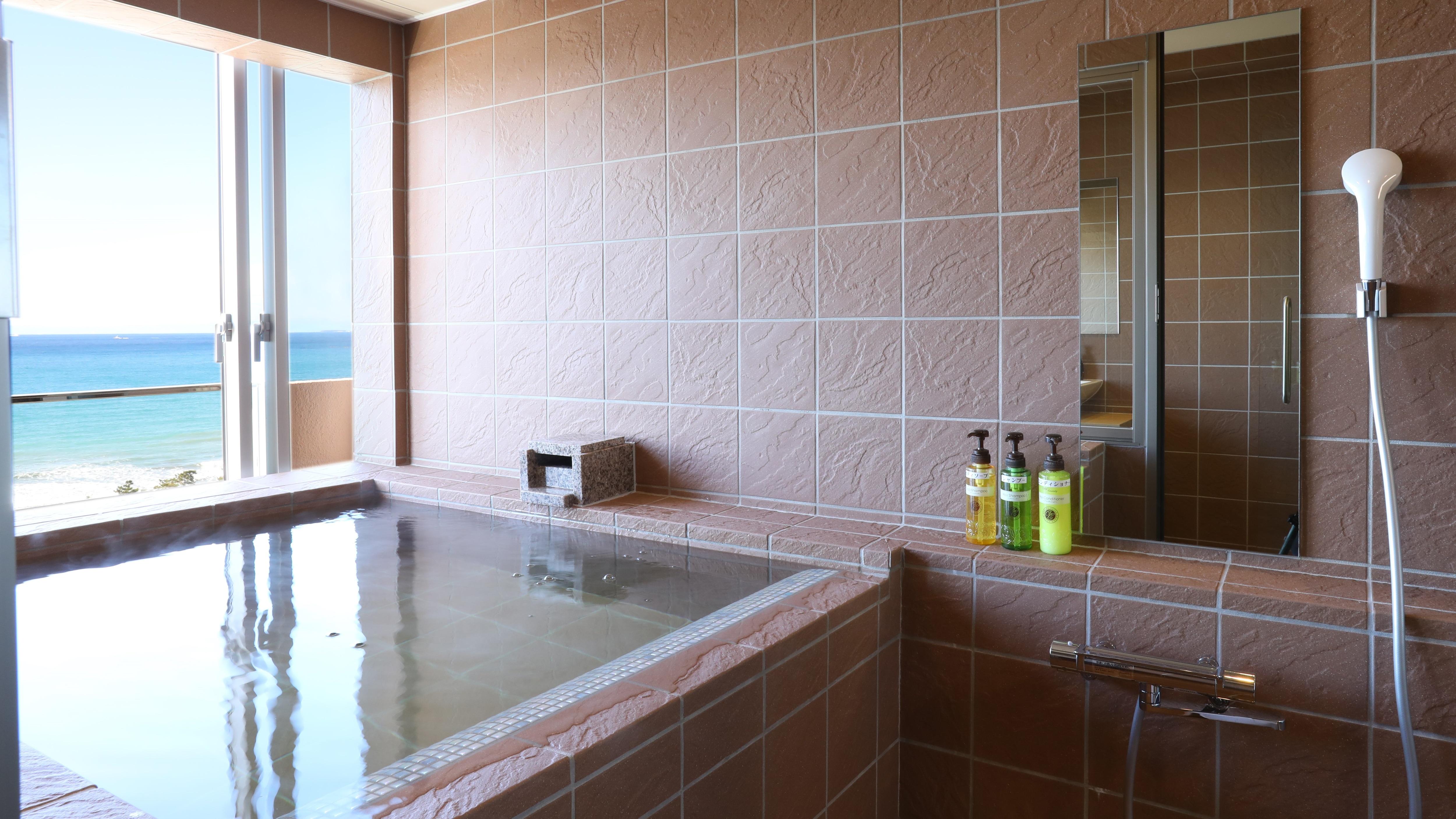 Guest room with semi-open-air bath 12