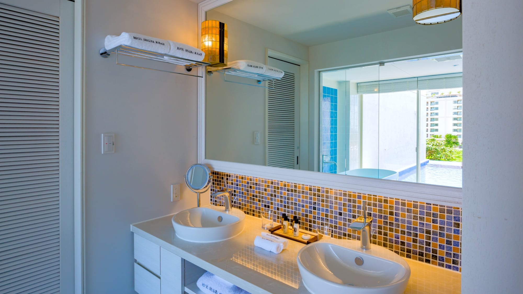 [Pool Villa Premier/Maisonette] Powder room with double sinks