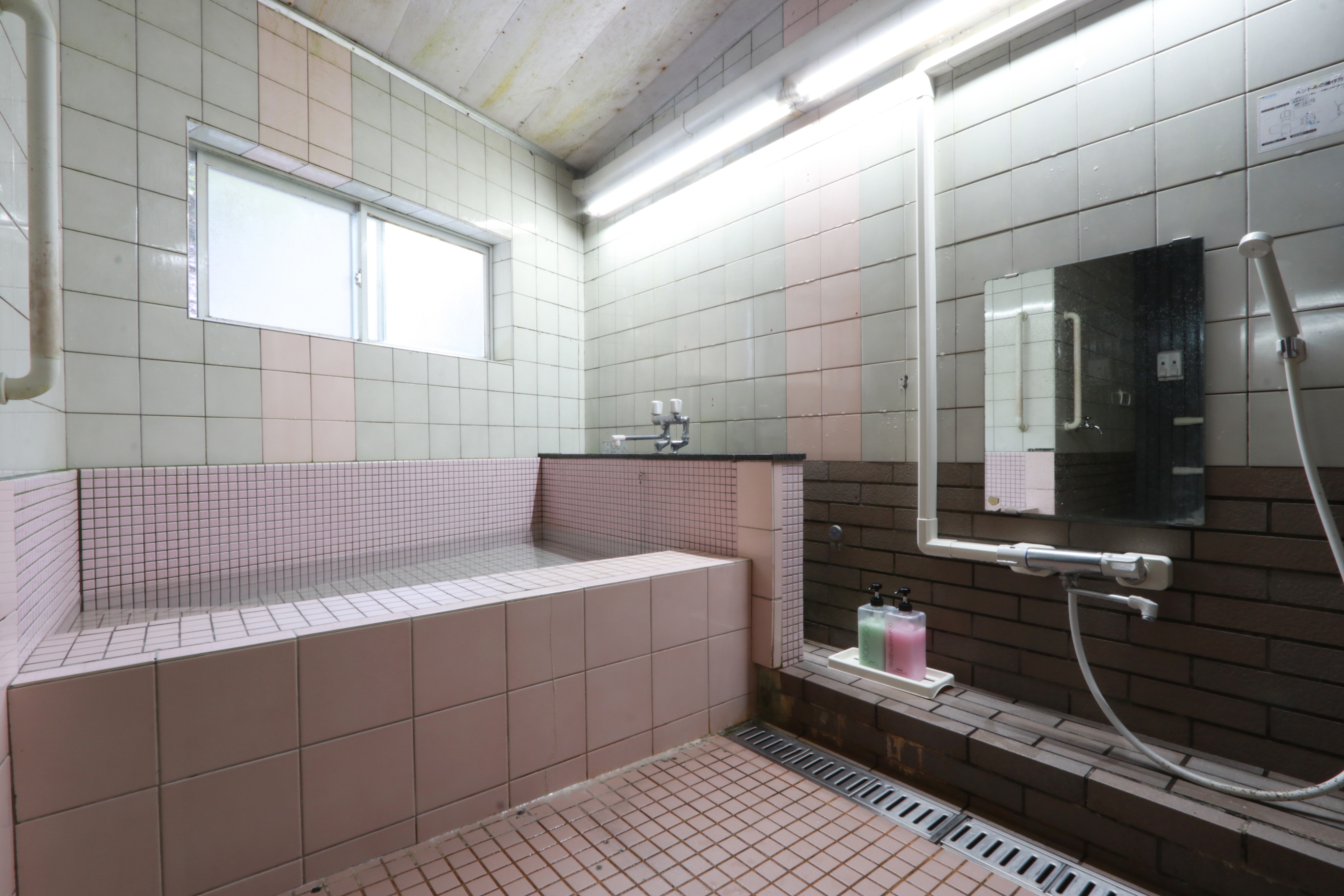 [Middle bath] Please take a relaxing bath.
