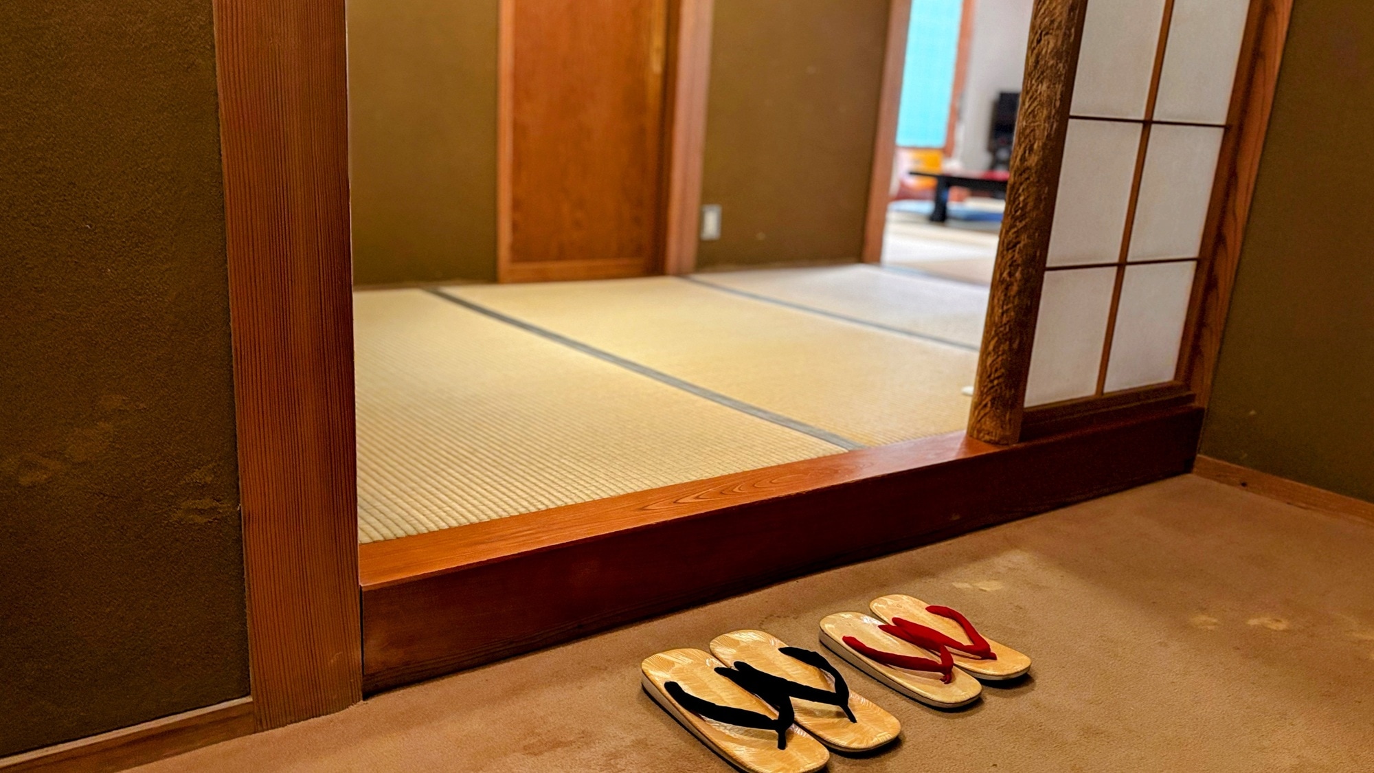 2nd floor: Japanese-style room 10 tatami mats + entrance