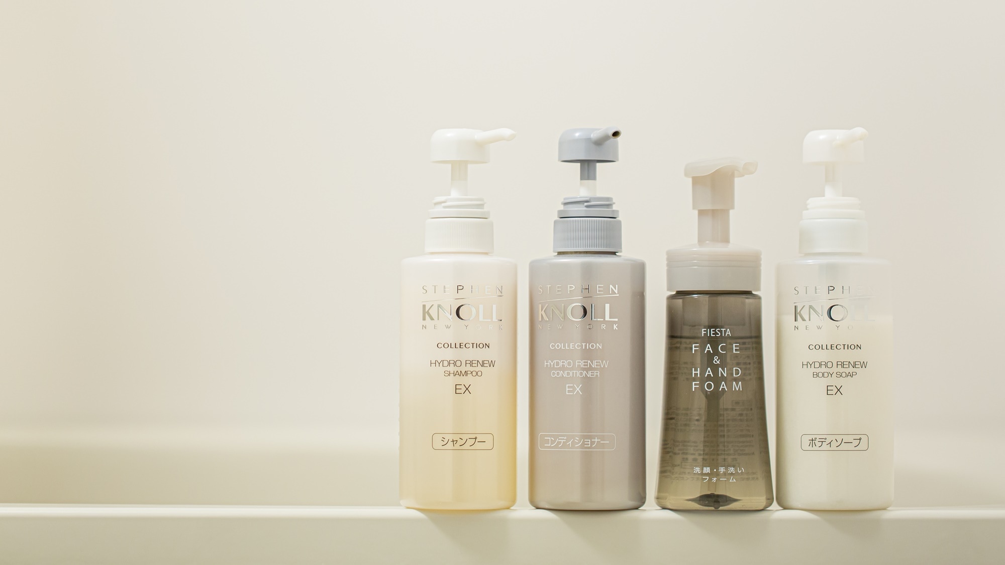 * [Amenity] Comfortable with shampoo and conditioner in the room.