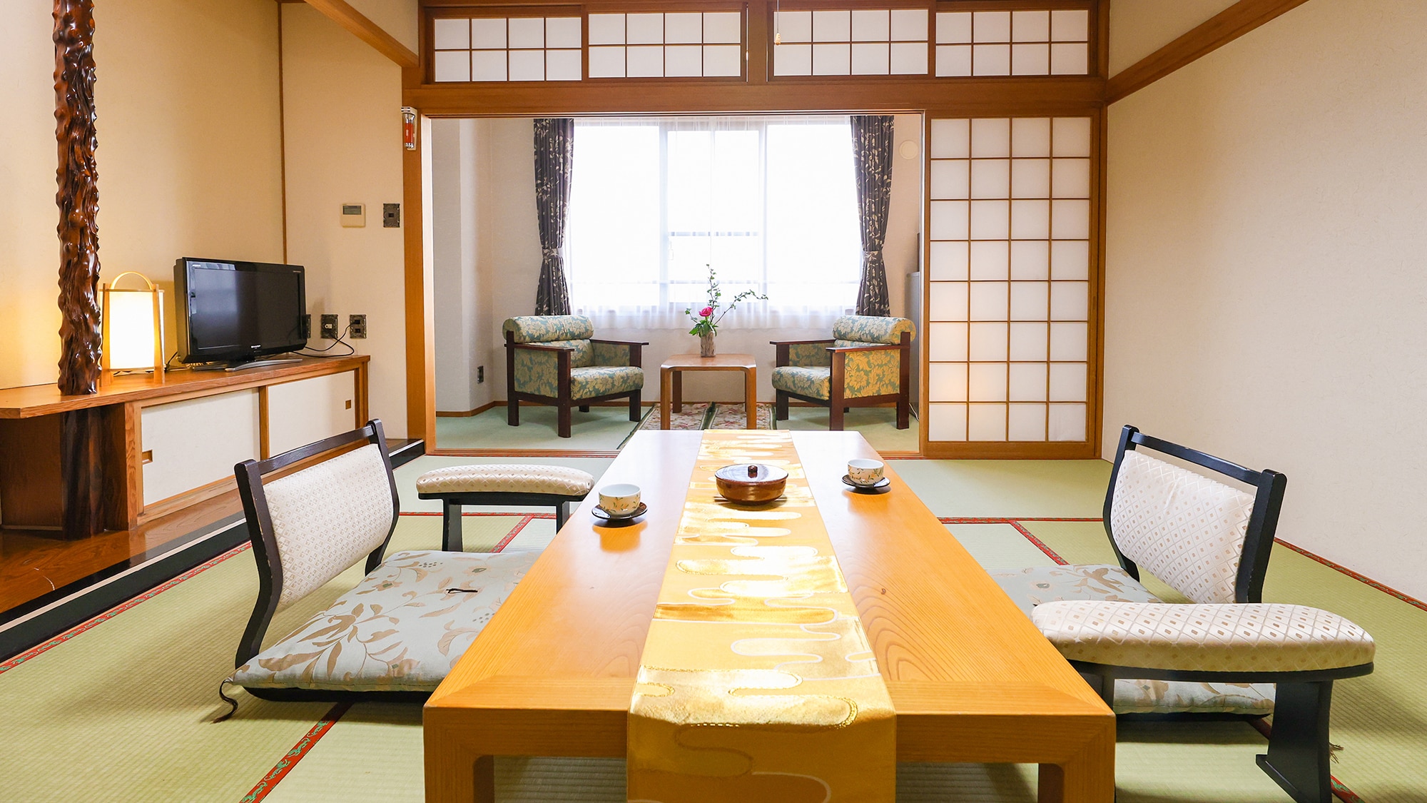 [Japanese-Western style room] An advanced room that combines the calmness of "Japanese" and the comfort of "Western"