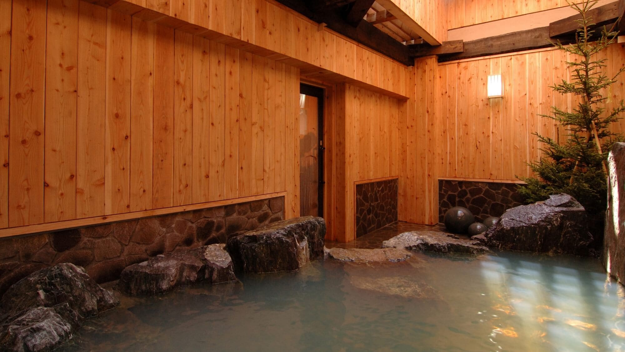 ■ Open-air bath with 100% natural hot spring water