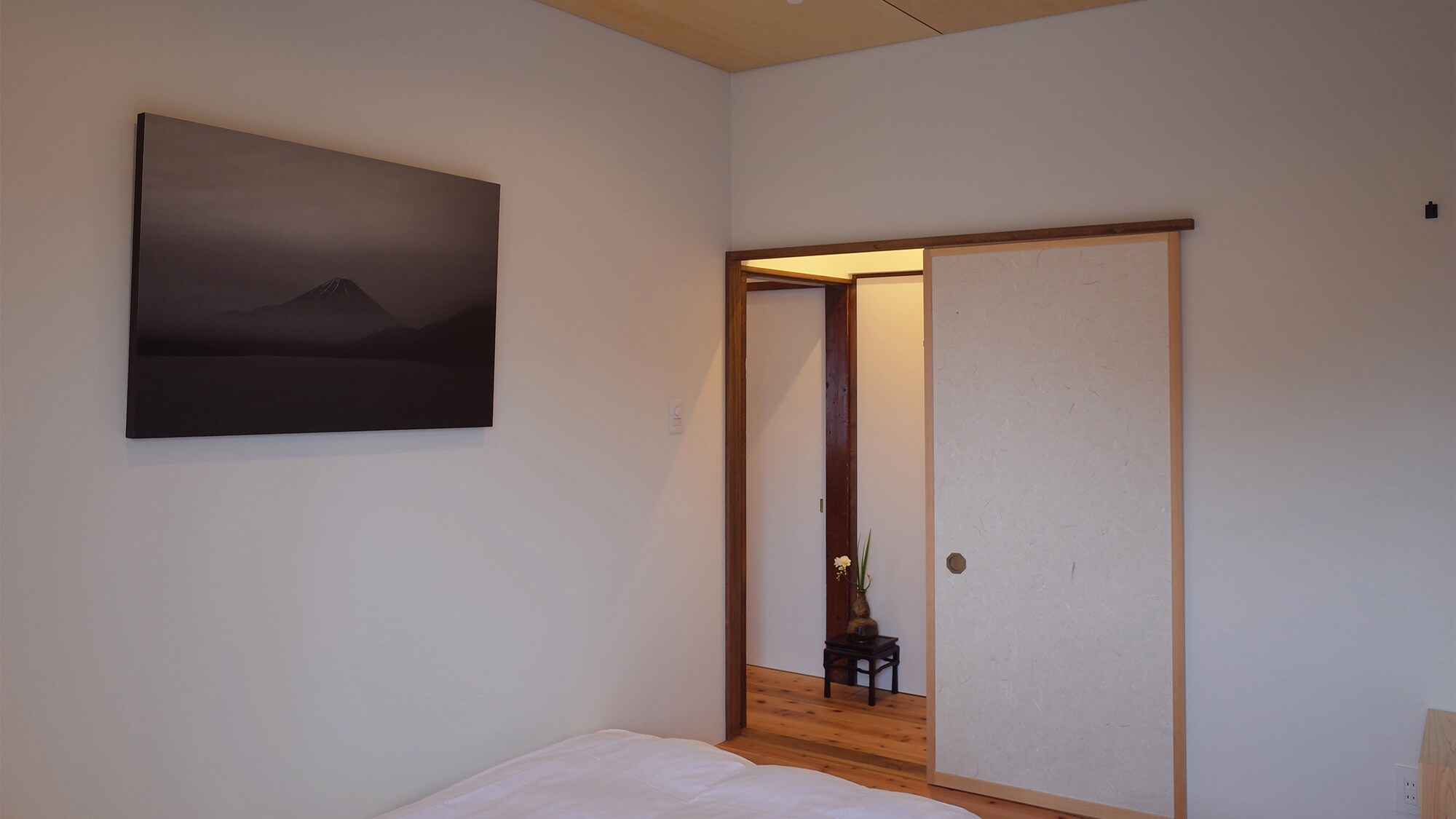 ・A modern Japanese bedroom that retains the charm of a traditional Japanese house