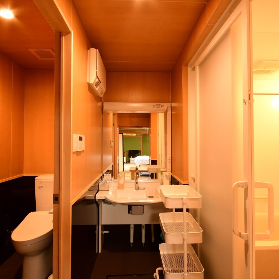 [Phòng khách] 16 chiếu tatami + 4 hành lang trải chiếu tatami (có bồn tắm và toilet) Phòng khách nhìn ra vườn