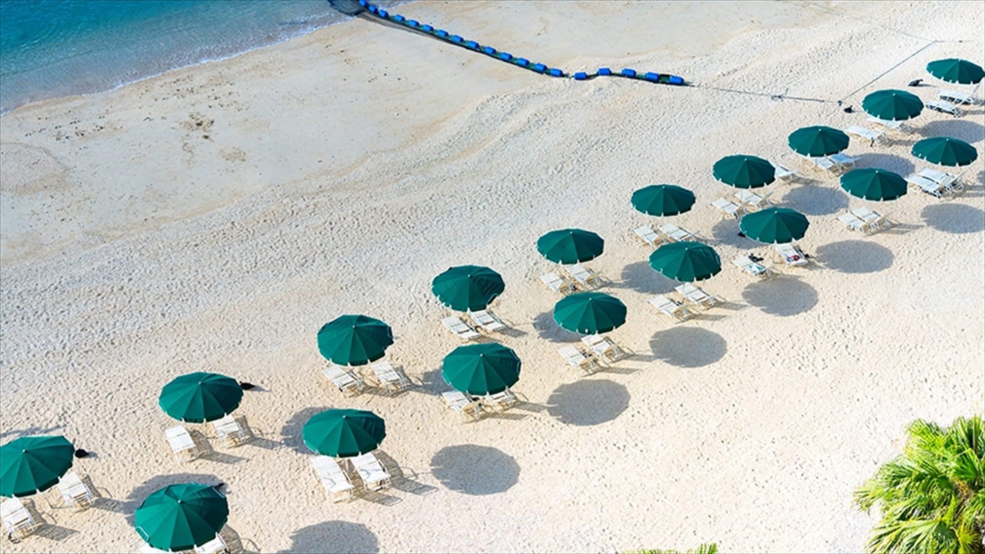 [View from the balcony] You can feel and enjoy the natural transparency of the beach.