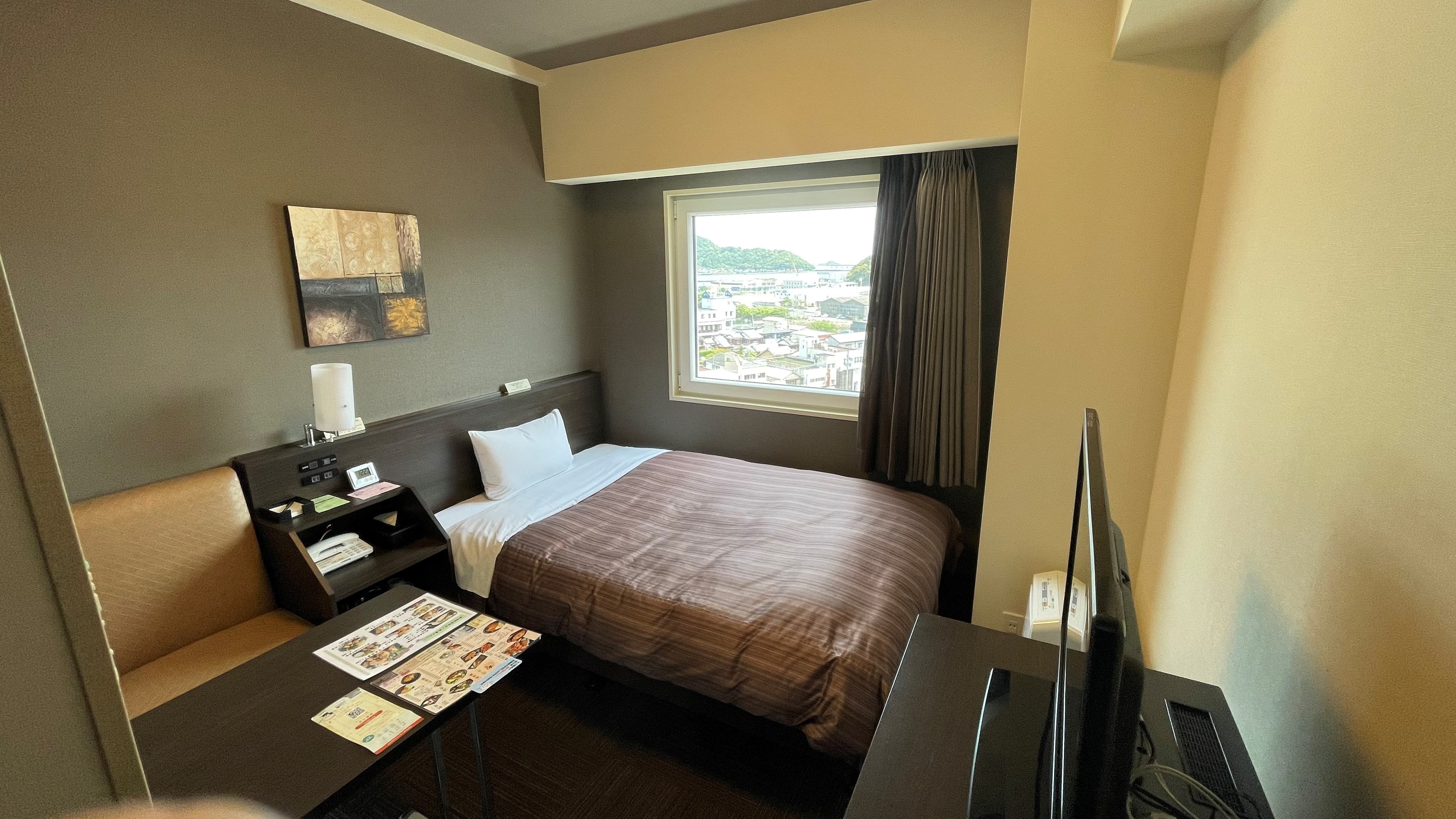 Phòng đơn tiện nghi: Kích thước giường 200cm x 130cm (từ 10 mét vuông)