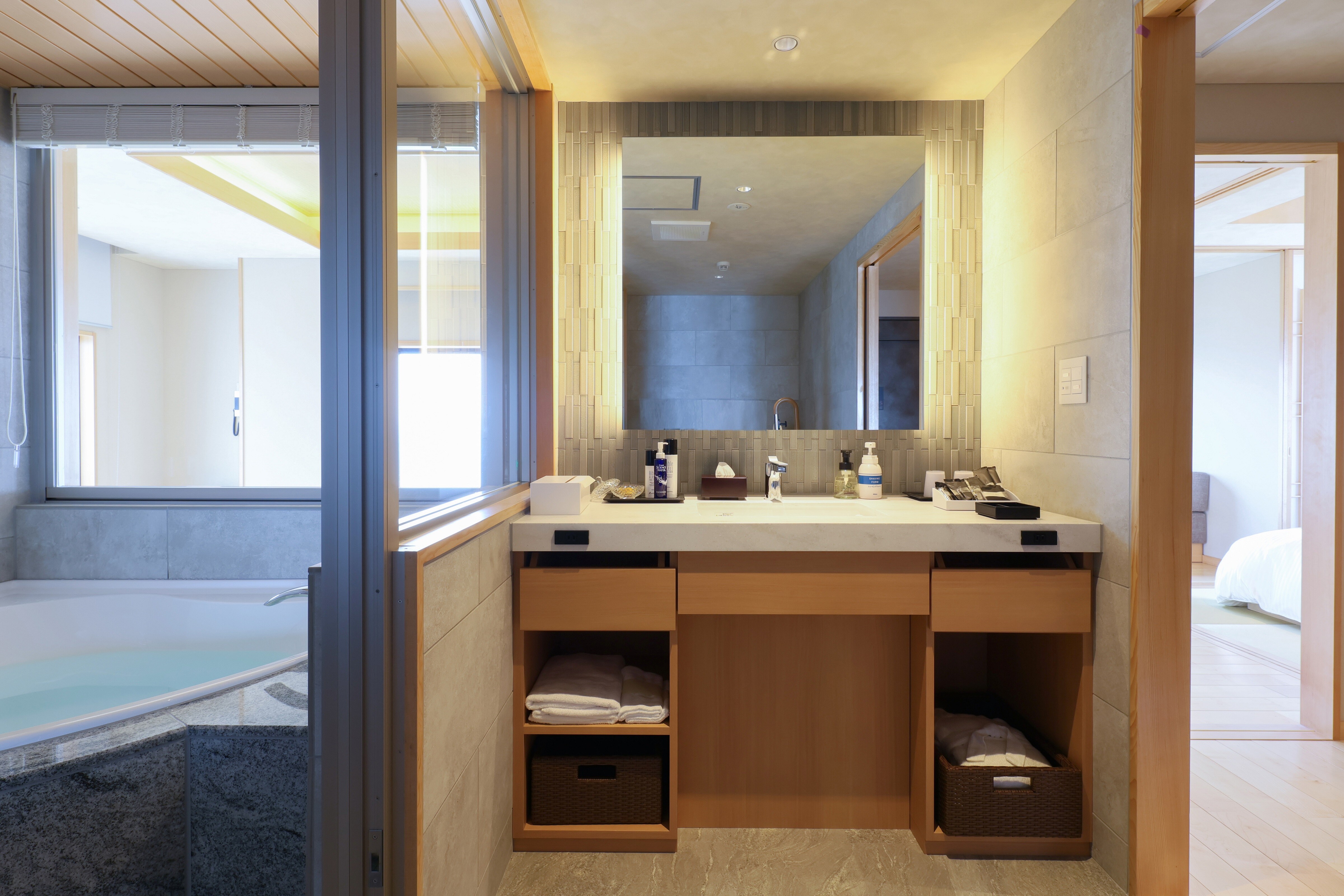 Universal View Suite Vanity