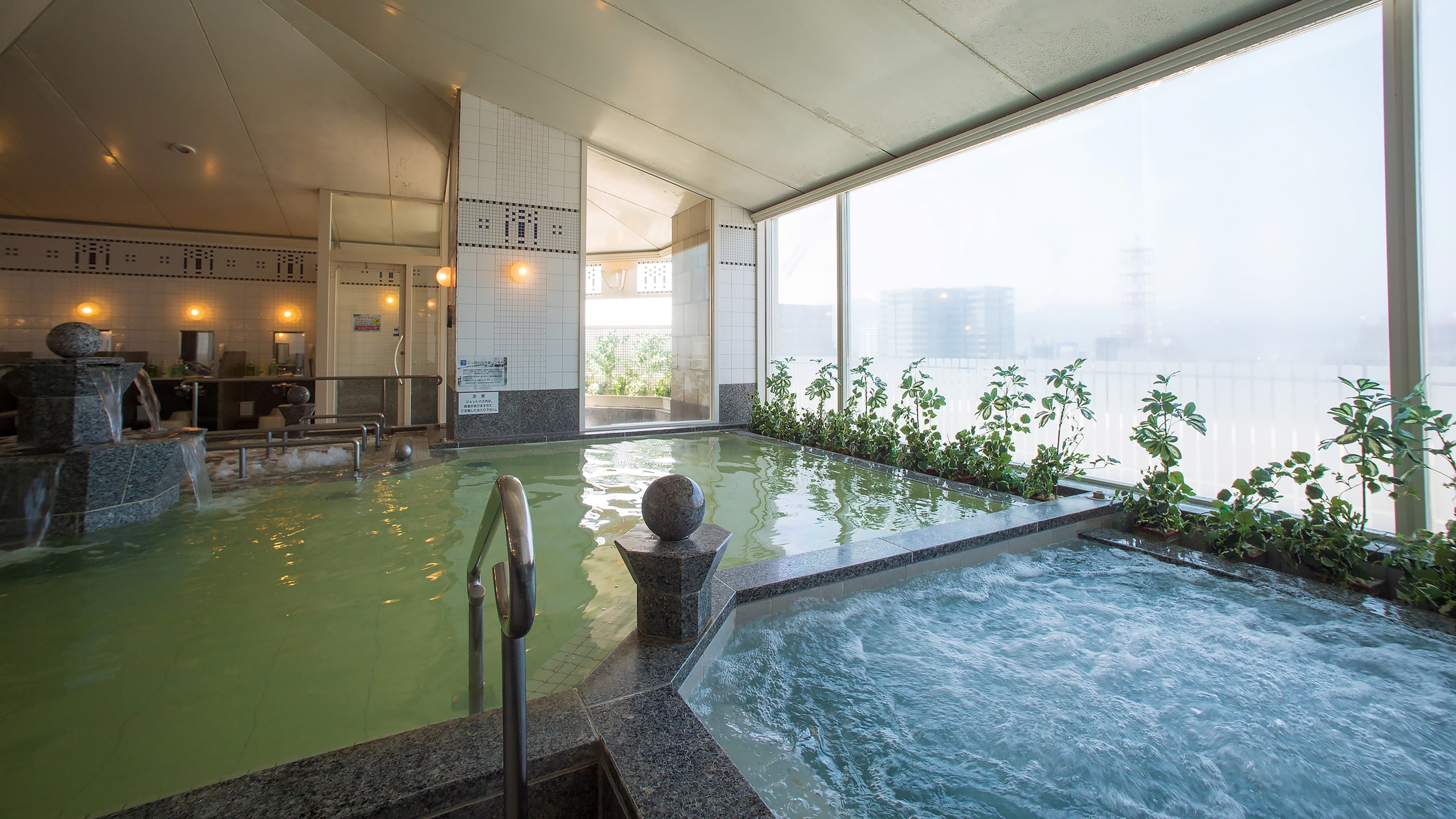 Natural hot spring "Carlovi Bali Spa" on the 14th floor of the main building (closed once a month)