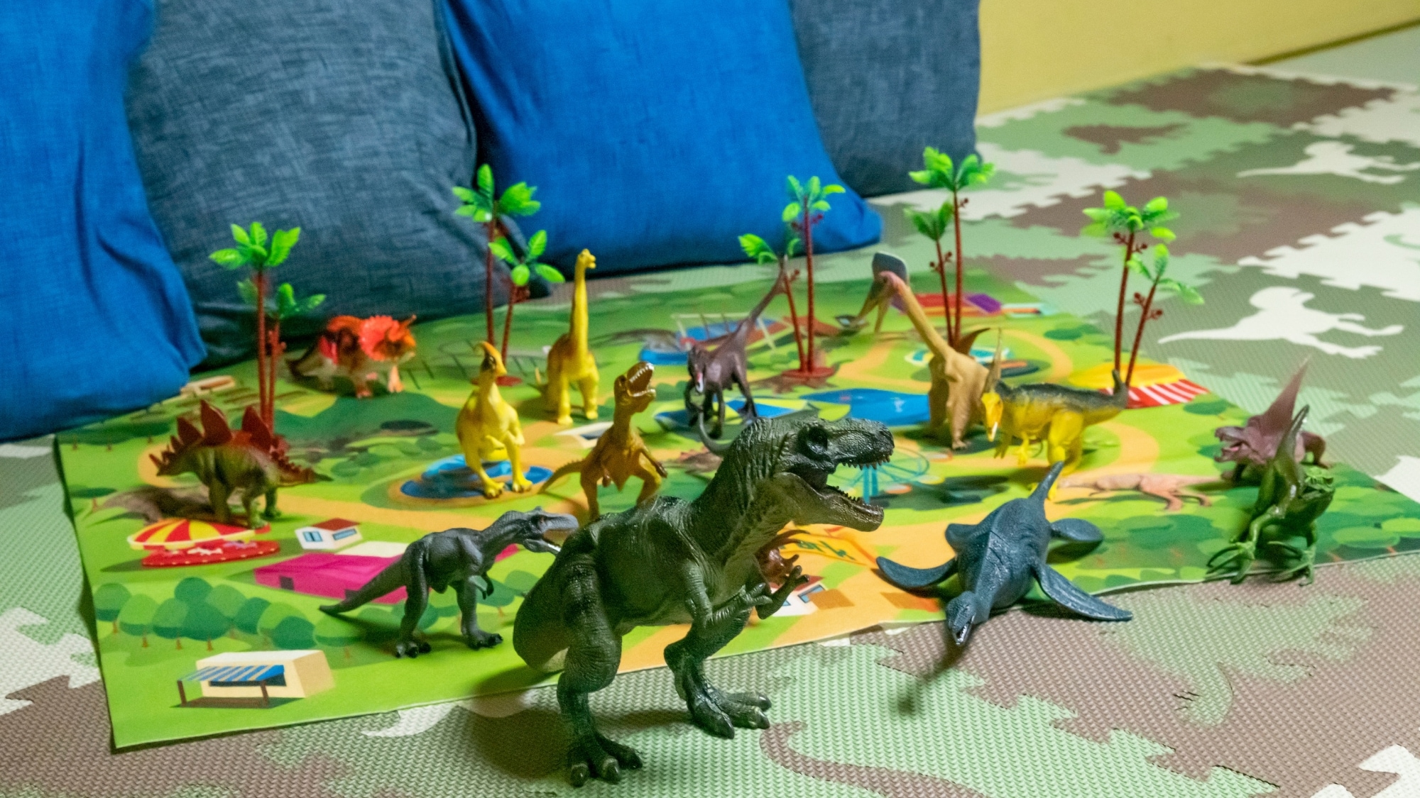 Let the dinosaur figures take a walk or fight! If you are a dinosaur lover, smile involuntarily ♪