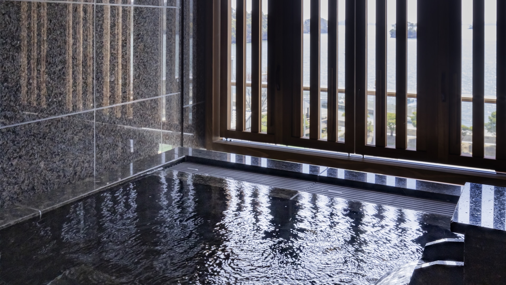 Premium Center Wing: Guest rooms with natural hot spring open-air baths - 29