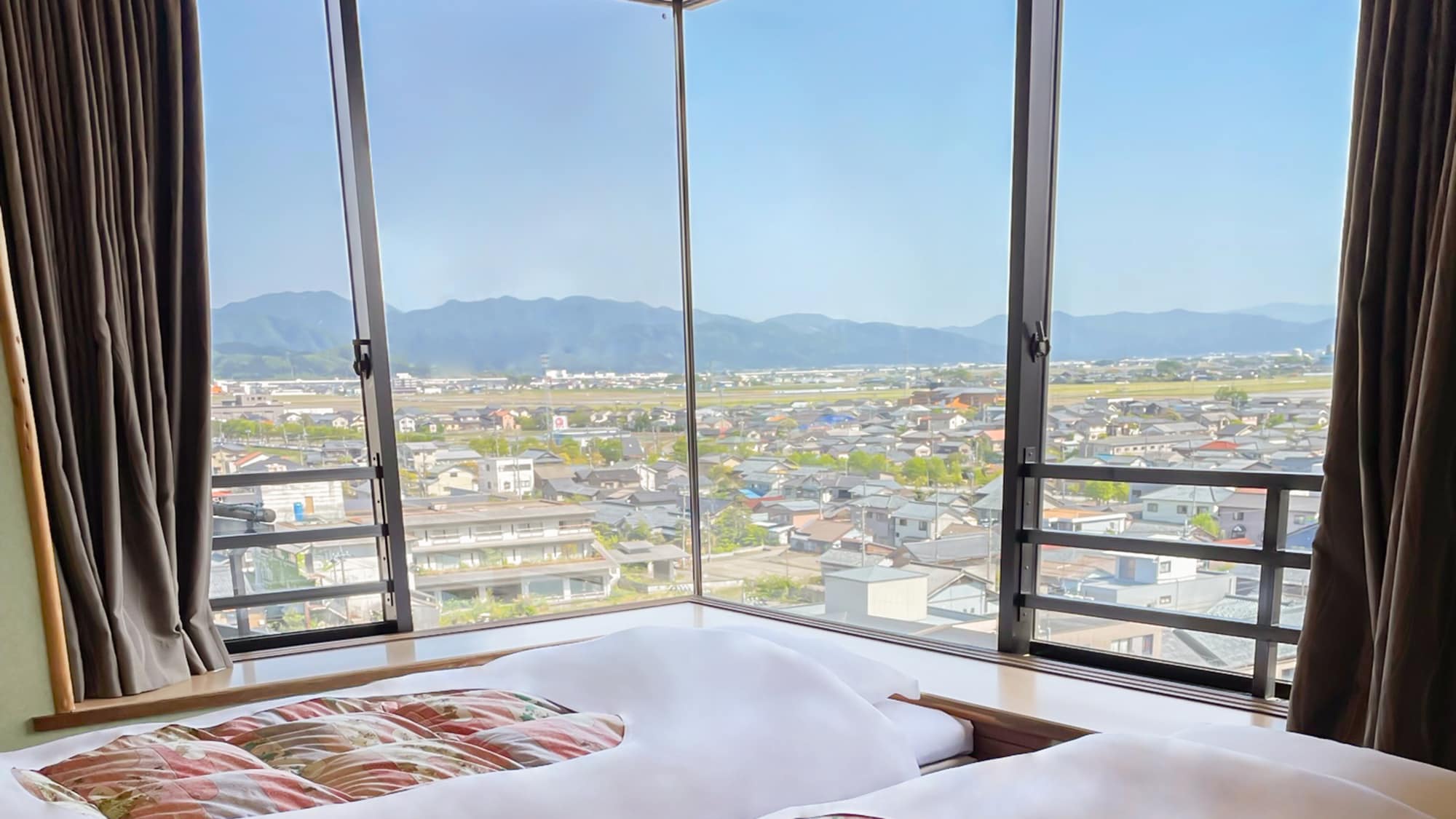 [Main building Jyuraku wing top floor] Japanese-style room (with bed)
