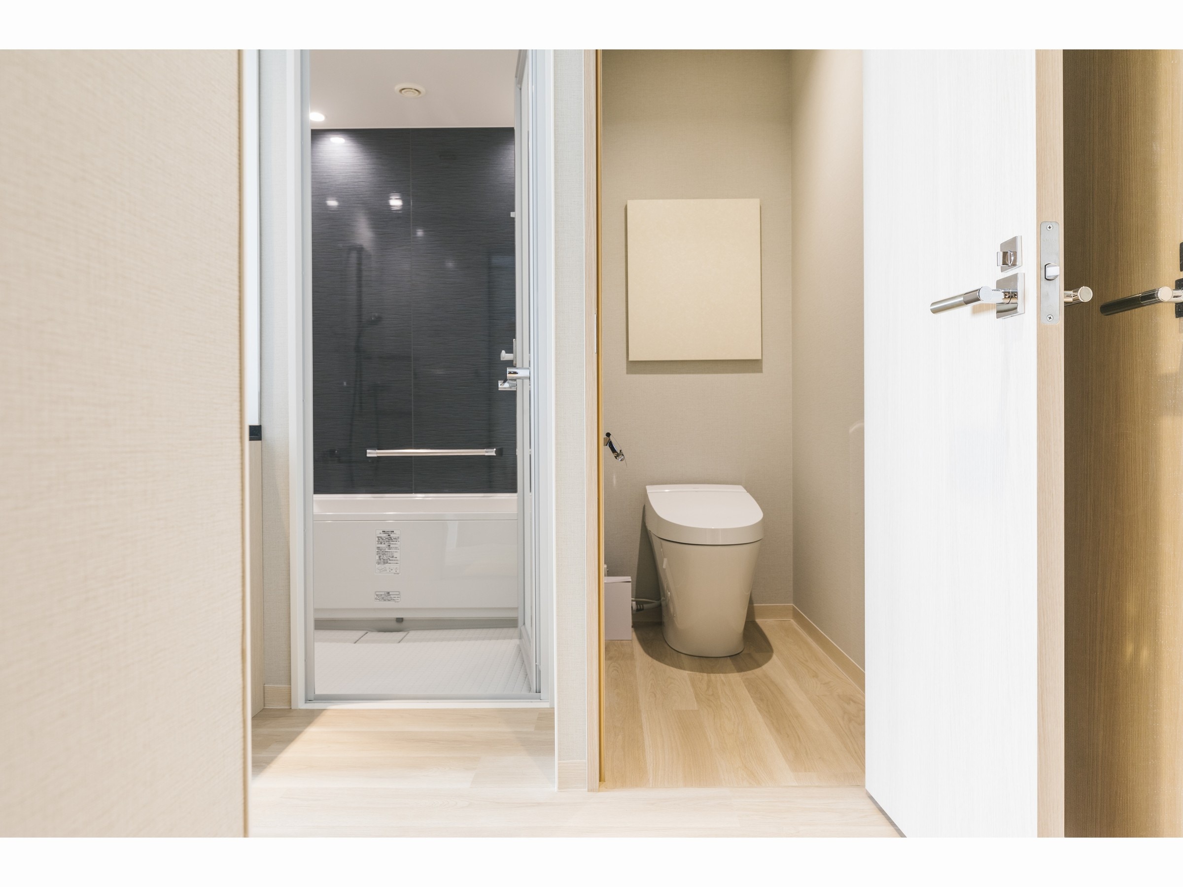 高級轉角雙床房：3 個獨立的浴室和衛生間洗臉盆