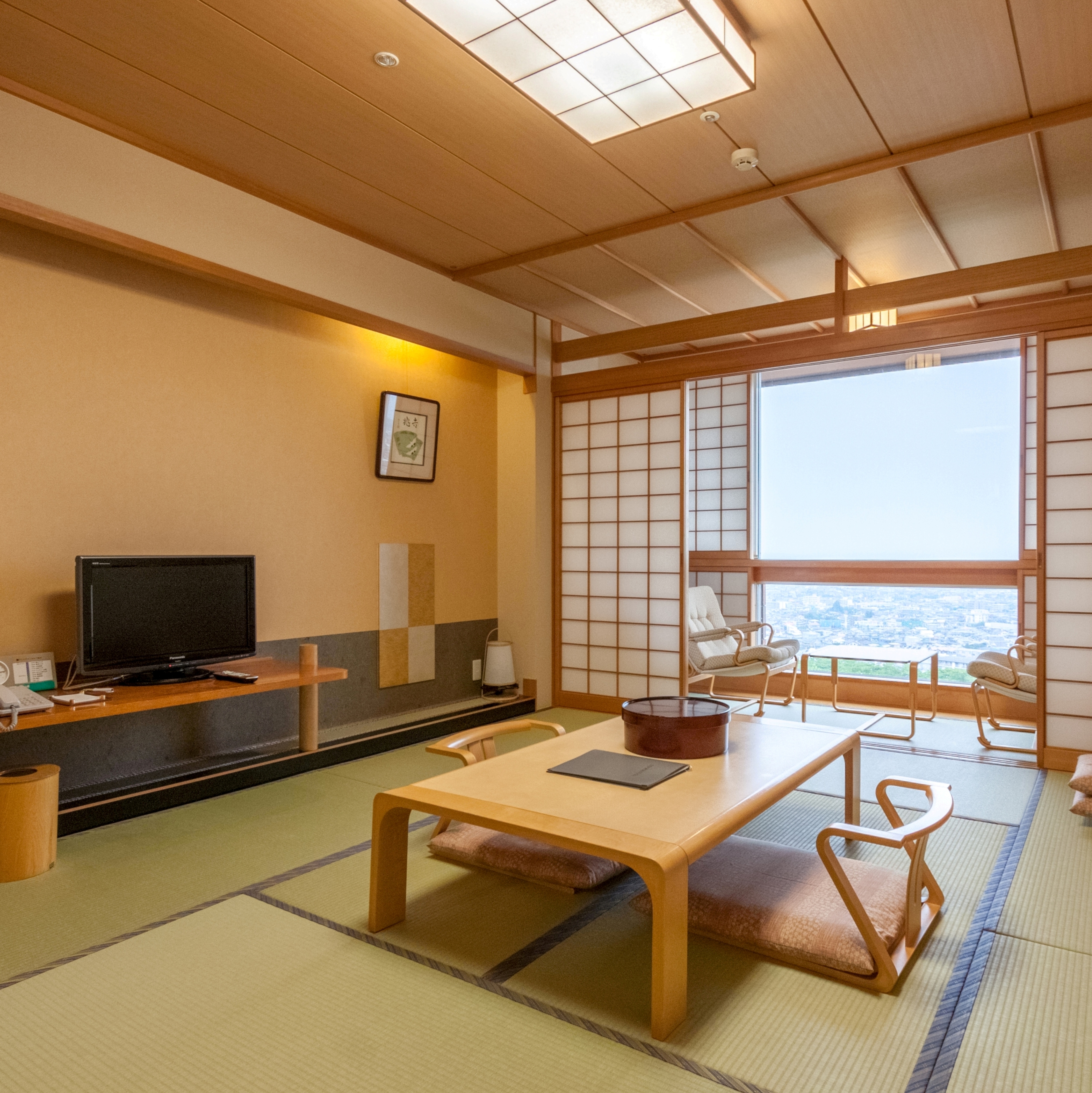 Street-facing Japanese-style room (10 tatami mats)