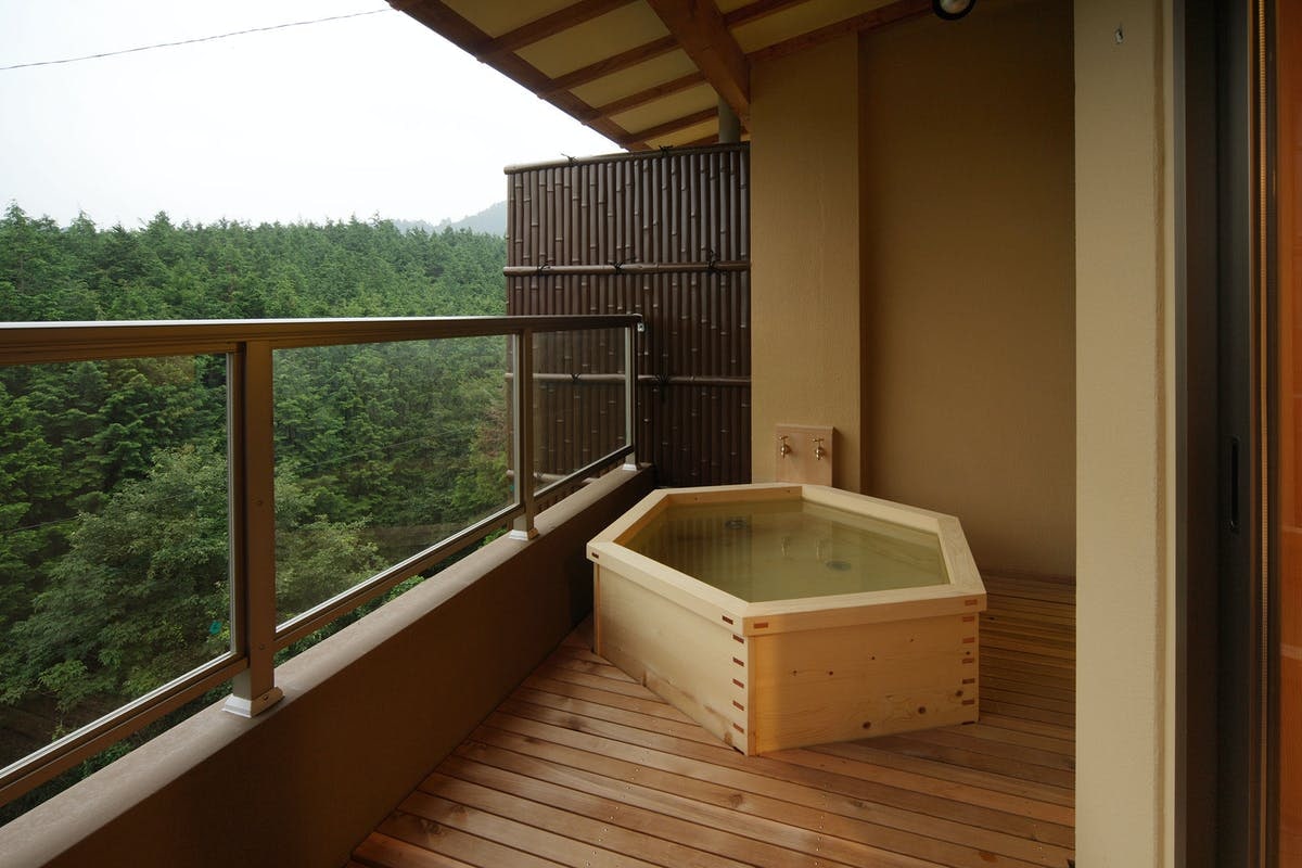Japanese cypress open-air bath + Japanese-style low bed + terrace [One-room type] 1