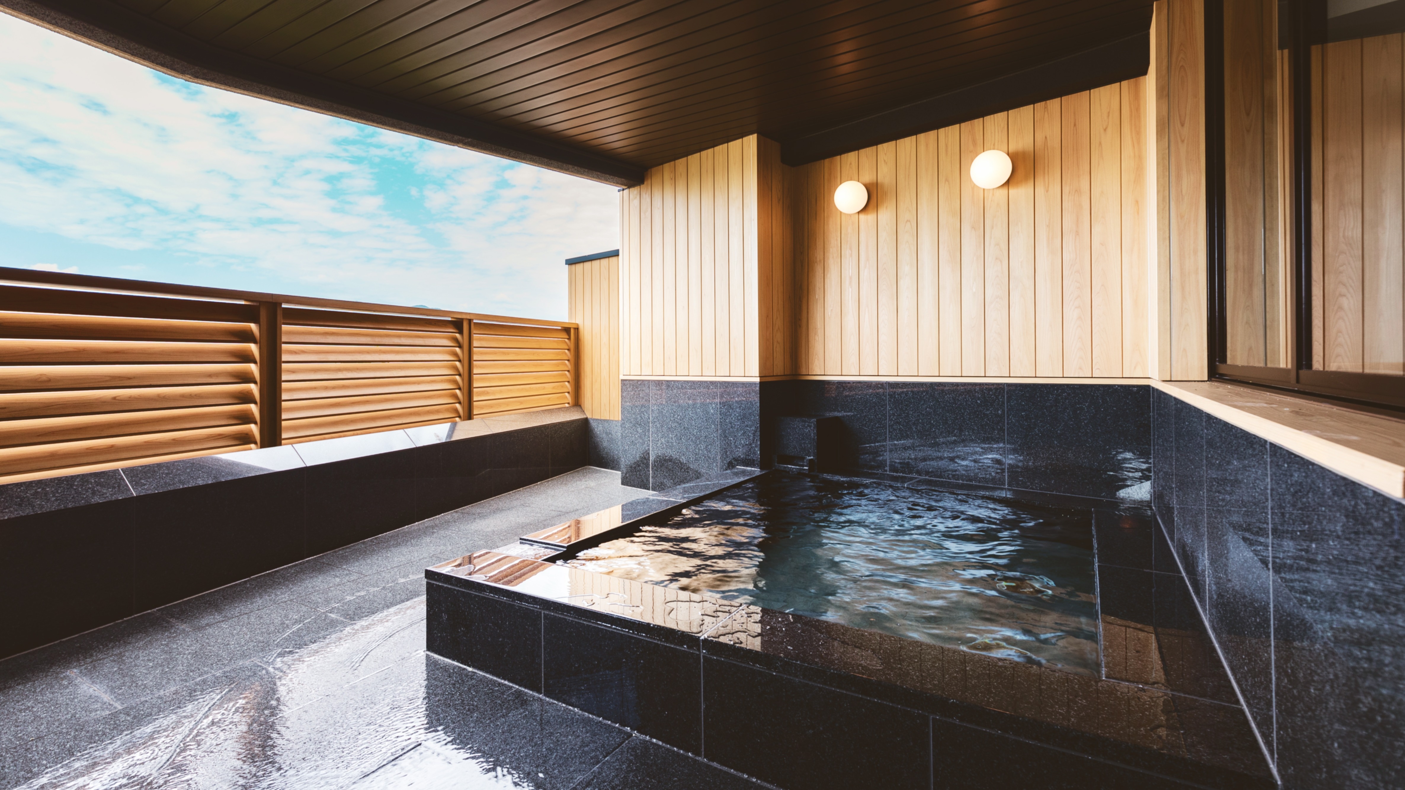 Private semi-open-air bath / Hoshi-no-yu