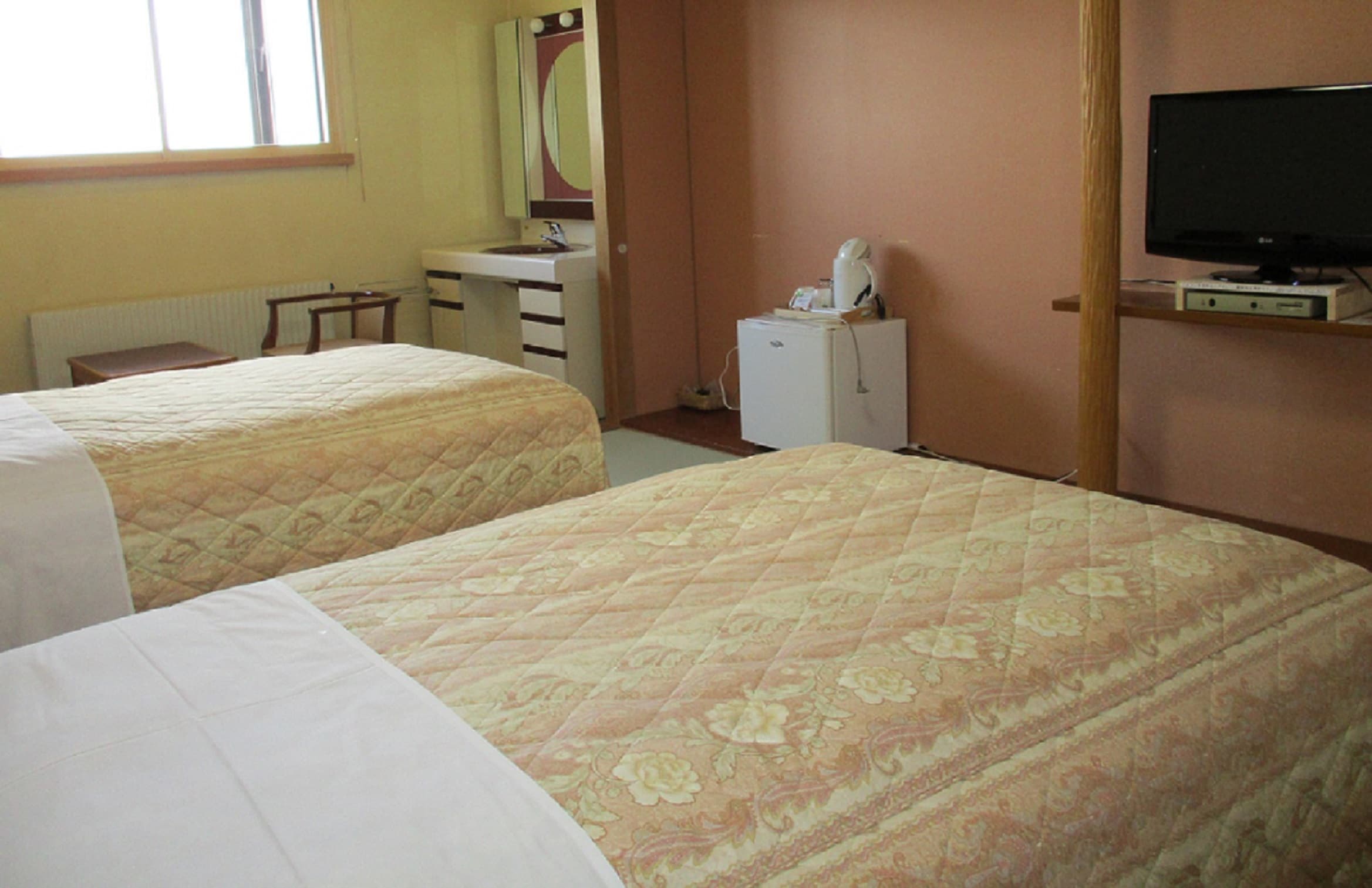 Japanese-Western style room, 10 tatami mats, twin, non-smoking