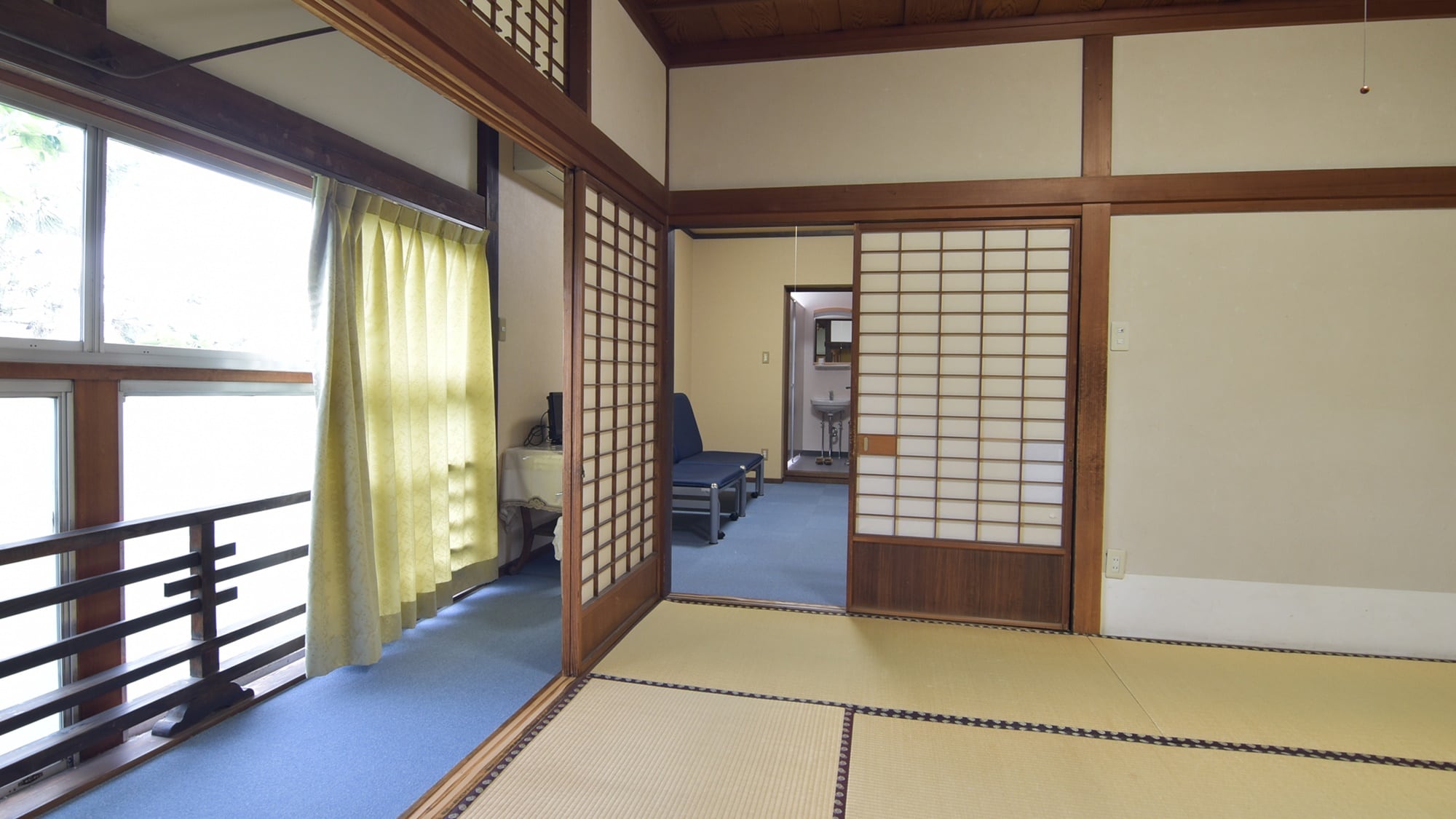 * Example of guest room / The old structure is kept as it is. The spacious rooms are welcome for families and groups.