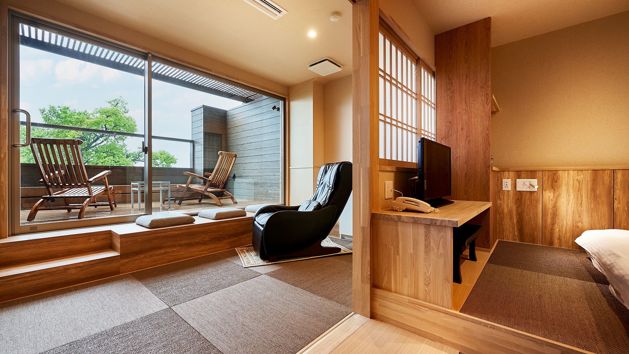 1st floor Japanese-Western style room with open-air hot spring bath ★Renovated in July 2024