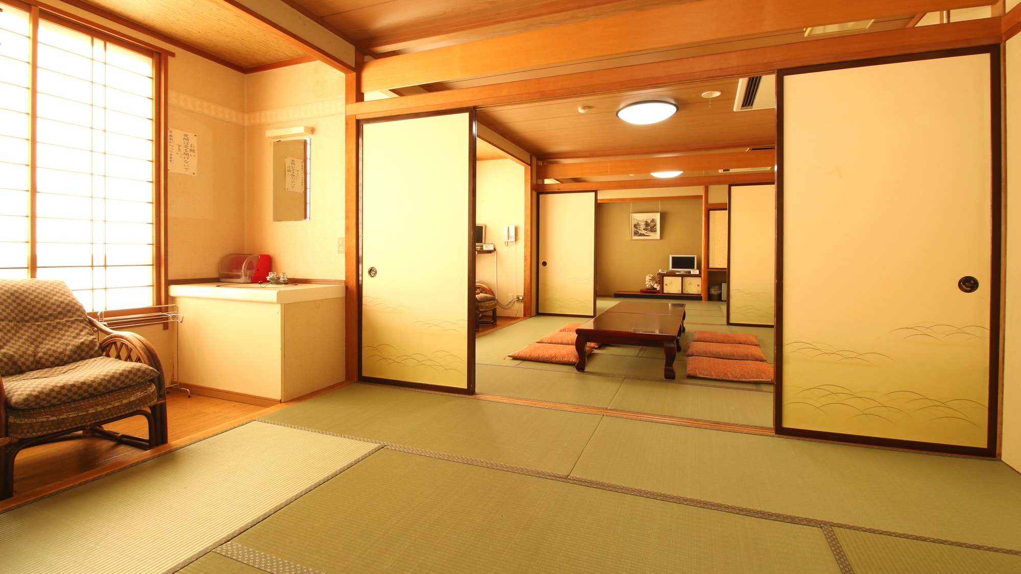 ■Kamar tamu - 3 kamar berjajar - Jika Anda menggunakannya sebagai keluarga, satu kamar dapat digunakan sebagai ruang tamu dan kamar lainnya sebagai kamar tidur. Ada sekuel yang sedikit tidak biasa.