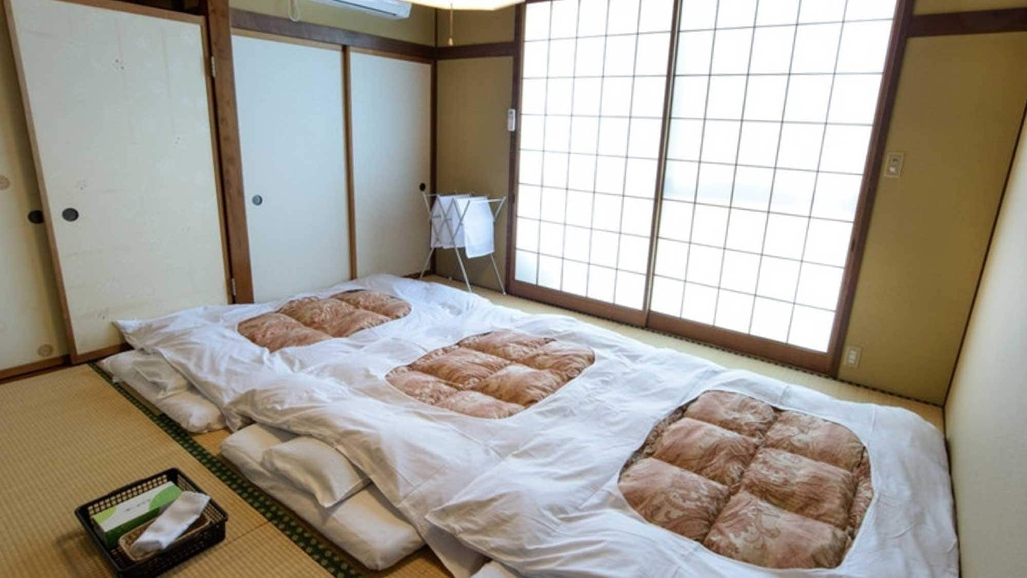 ・[Room 1] Please relax on the tatami mats.