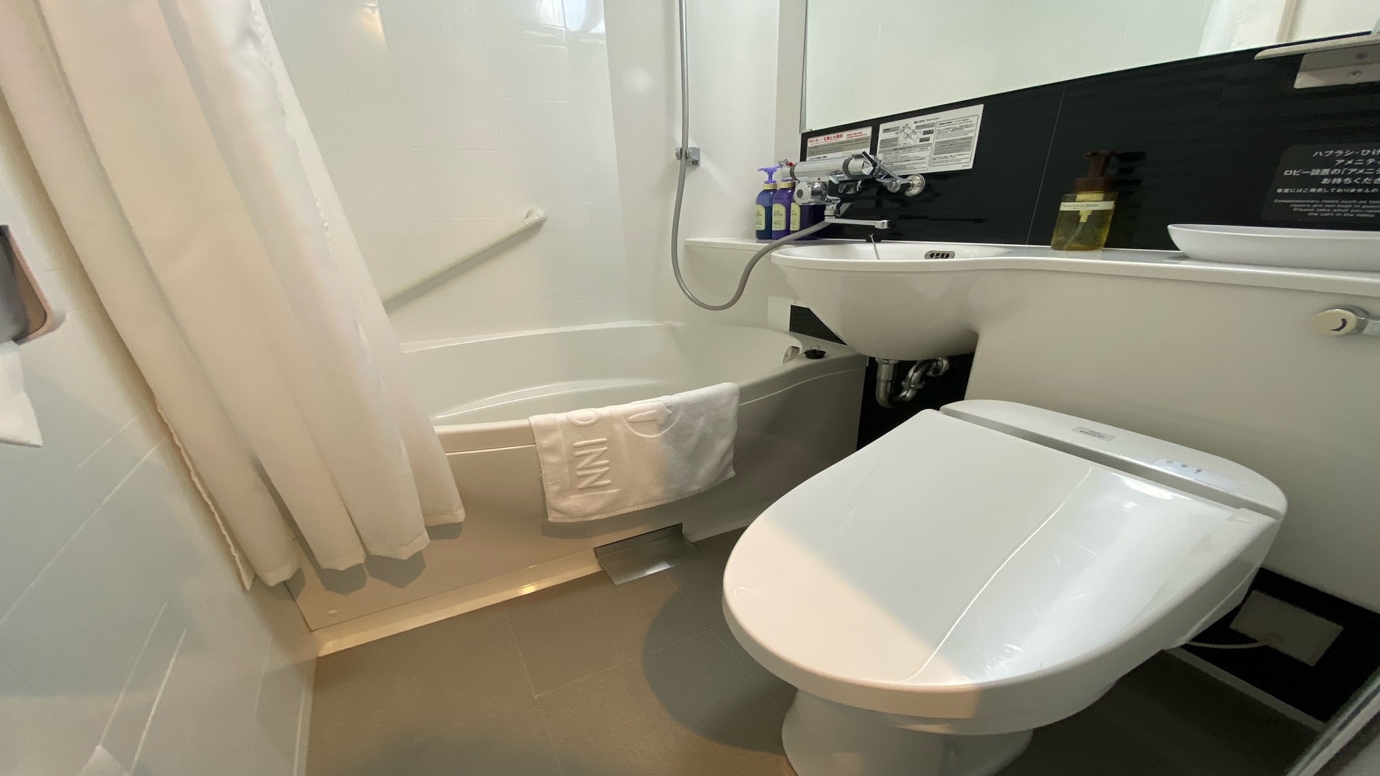 Standard single room unit bath