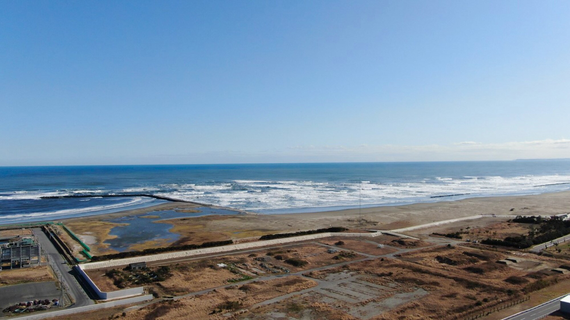 ・[Nearby] Katakai Beach, where you can enjoy surfing, jet skiing, and wakeboarding, is about a 5-minute walk away.