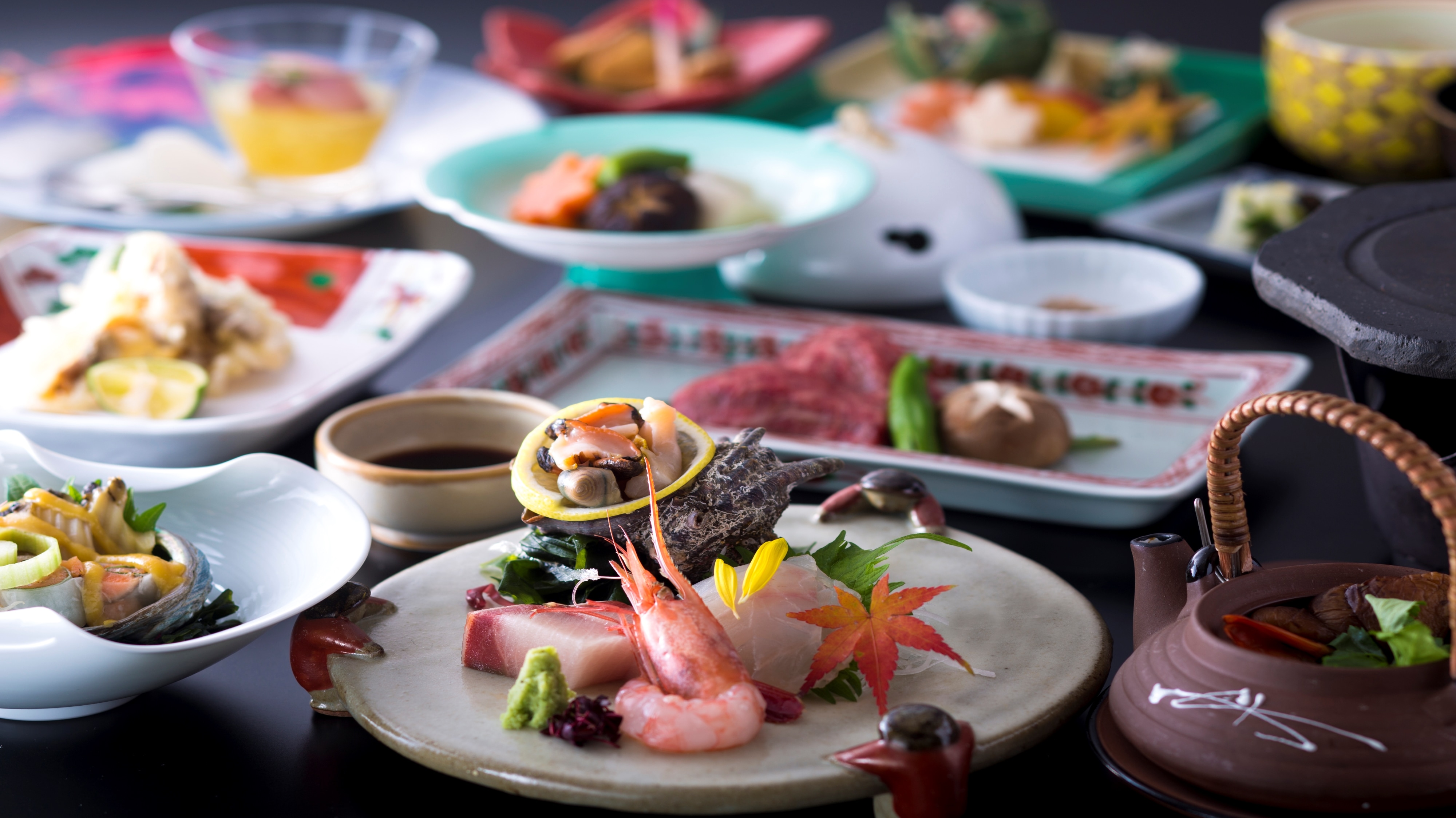【秋天/丹後味懷石料理】石烤和牛、清蒸鮑魚、砂鍋蒸松茸、天婦羅等時令美食。