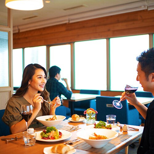 ■ 保持形象 ■ 盡情享用採用北海道南部新鮮食材烹製的菜餚