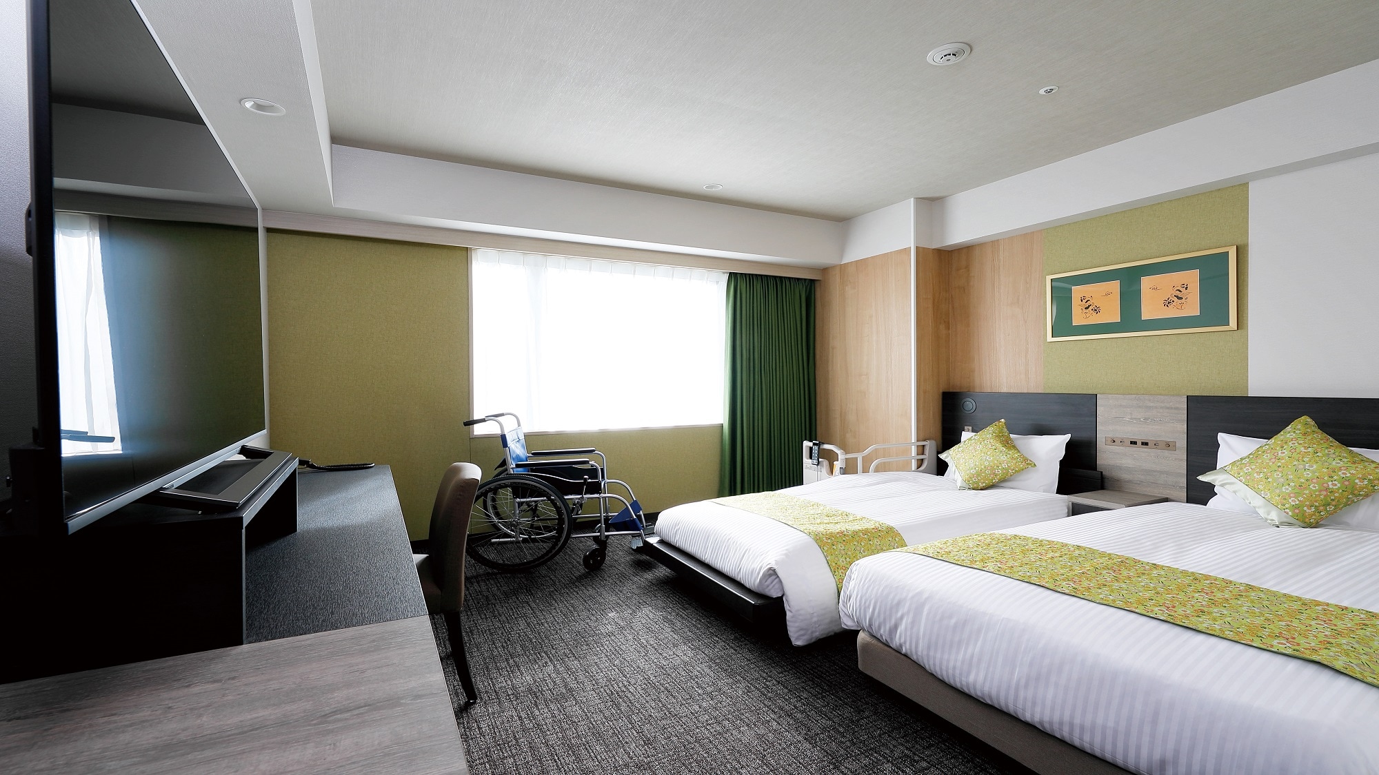 Universal Twin Room Noon