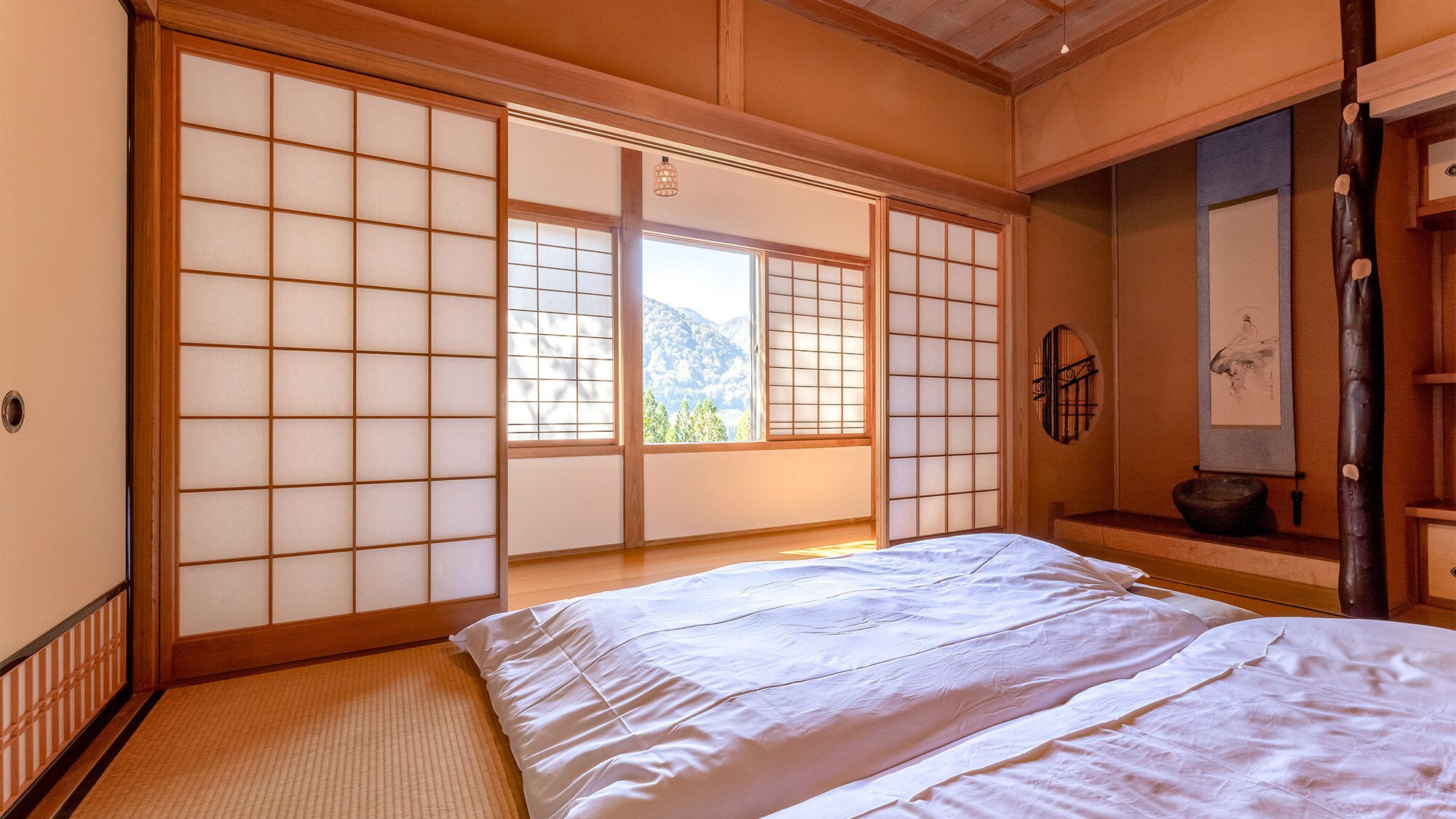 ・[Kamar tiga orang bergaya Jepang] Regangkan kaki Anda dan bersantailah di ruang tatami.