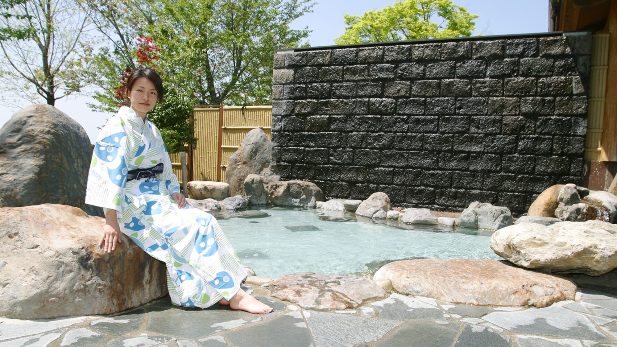 *[Open-air bath] Our proud medicinal baths and open-air baths surrounded by nature.
