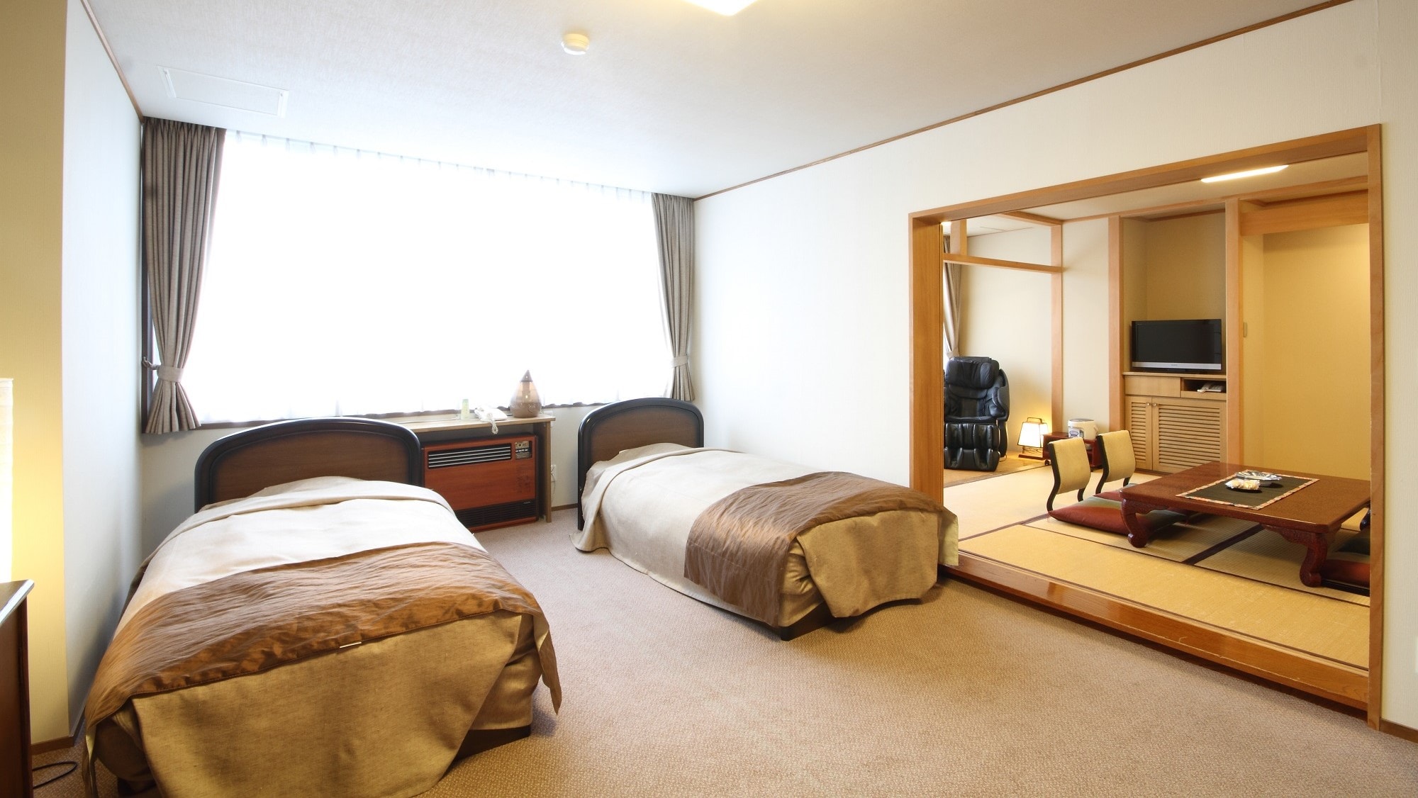 [Japanese-Western style room] 2 single beds + Japanese style room. (One case)