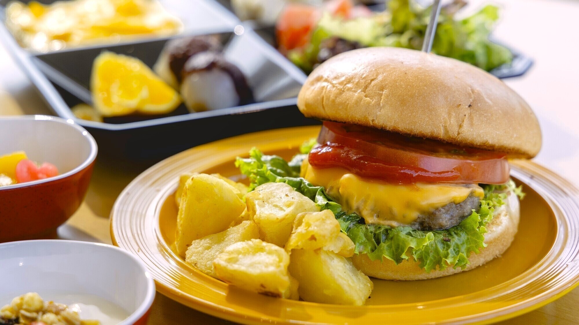 [Breakfast] Hamburger made with Noto beef and Noto pork